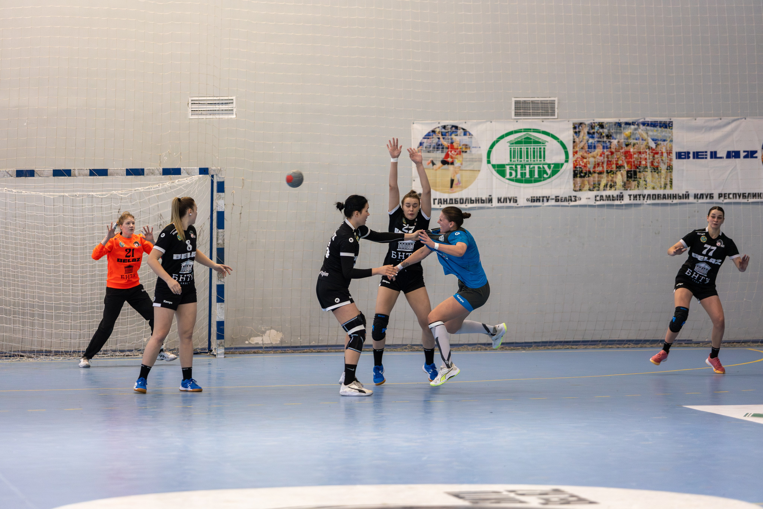 Гандбол. Лучшие кадры. БНТУ — Витебчанка. Профессиональный интерьерный и репортажный фотограф Минск и РБ. Максим Орлов