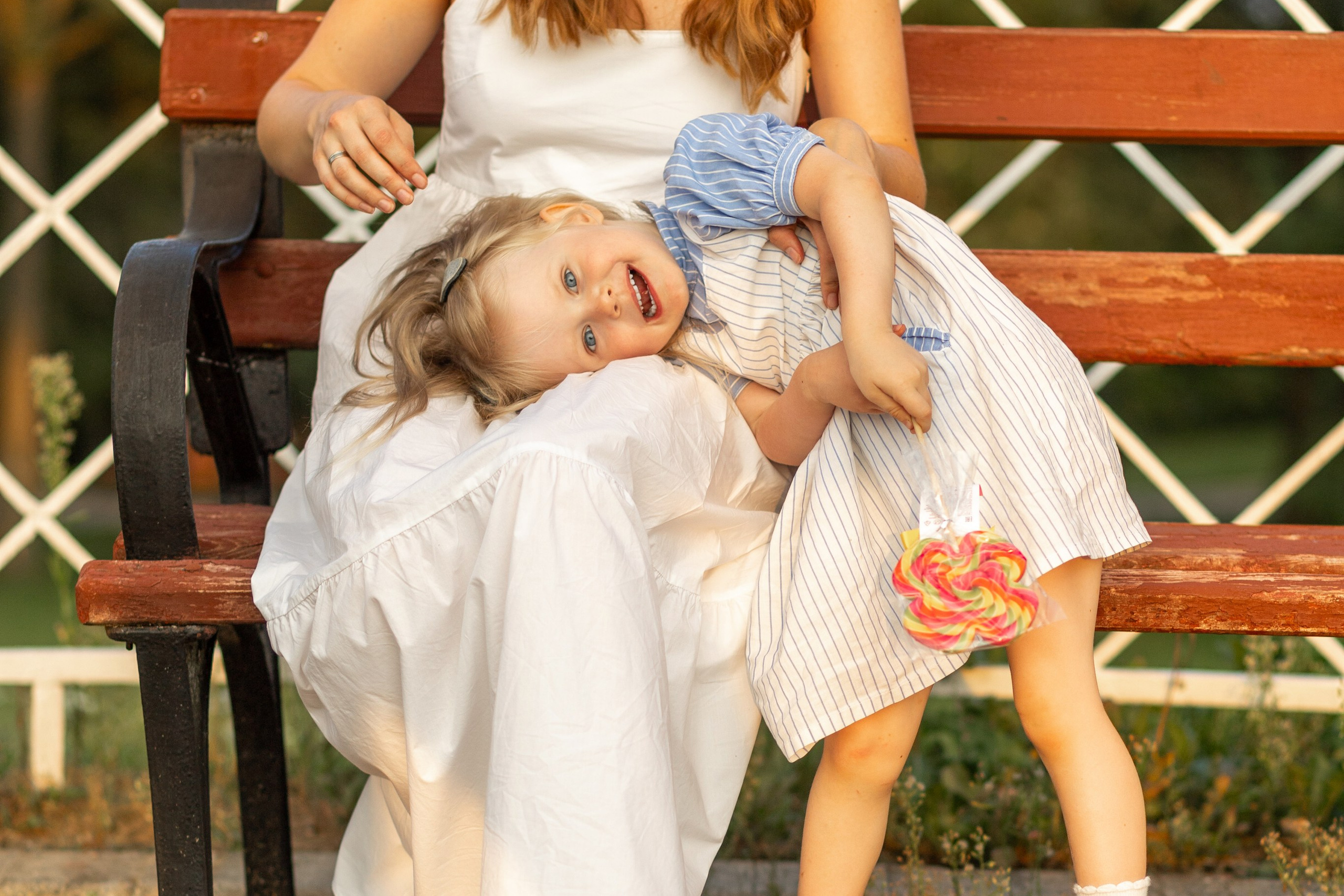 Стеша с мамой. Профессиональный интерьерный и репортажный фотограф Минск и РБ. Максим Орлов