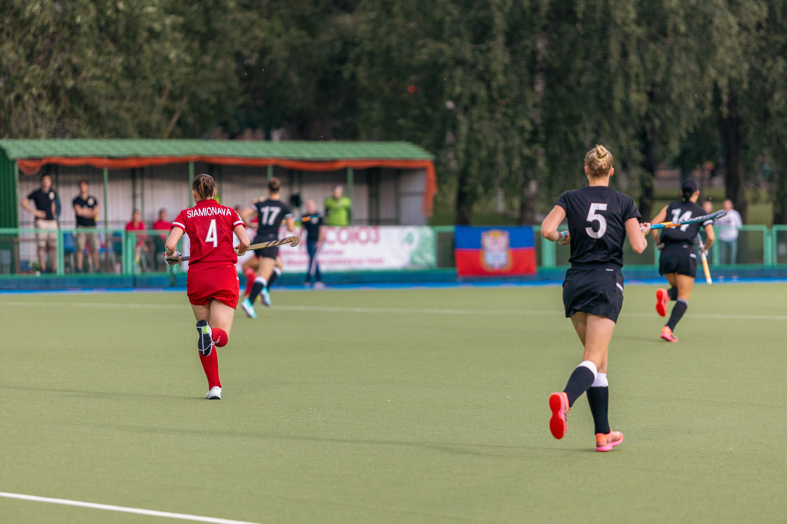 Хоккей на траве. Девушки. ХК Минск — ХК Виктория (Смолевичи) 10.06.2024. Профессиональный интерьерный и репортажный фотограф Минск и РБ. Максим Орлов