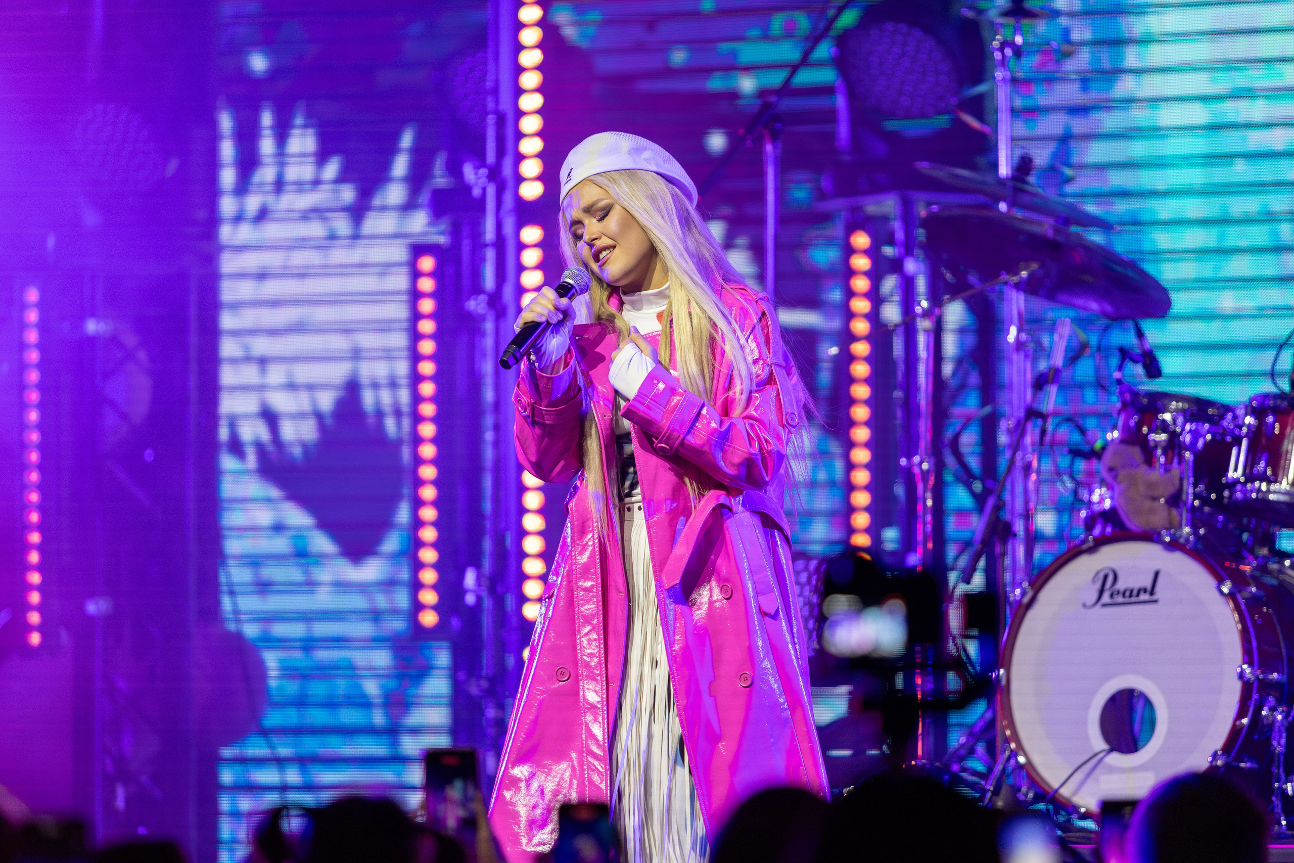 Концерт Насти Кравченко. Профессиональный интерьерный и репортажный фотограф Минск и РБ. Максим Орлов