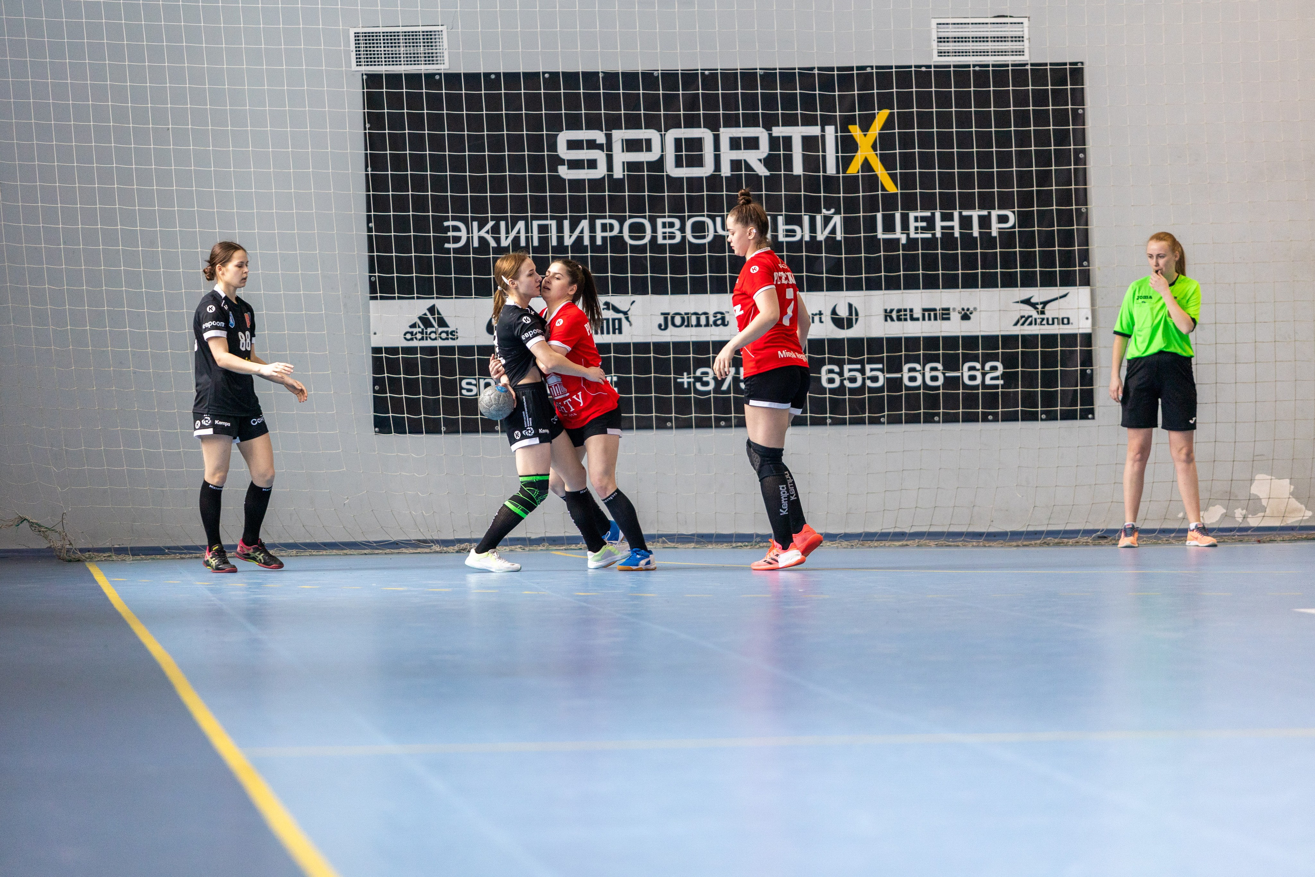 Гандбол. БНТУ — Березина. Профессиональный интерьерный и репортажный фотограф Минск и РБ. Максим Орлов