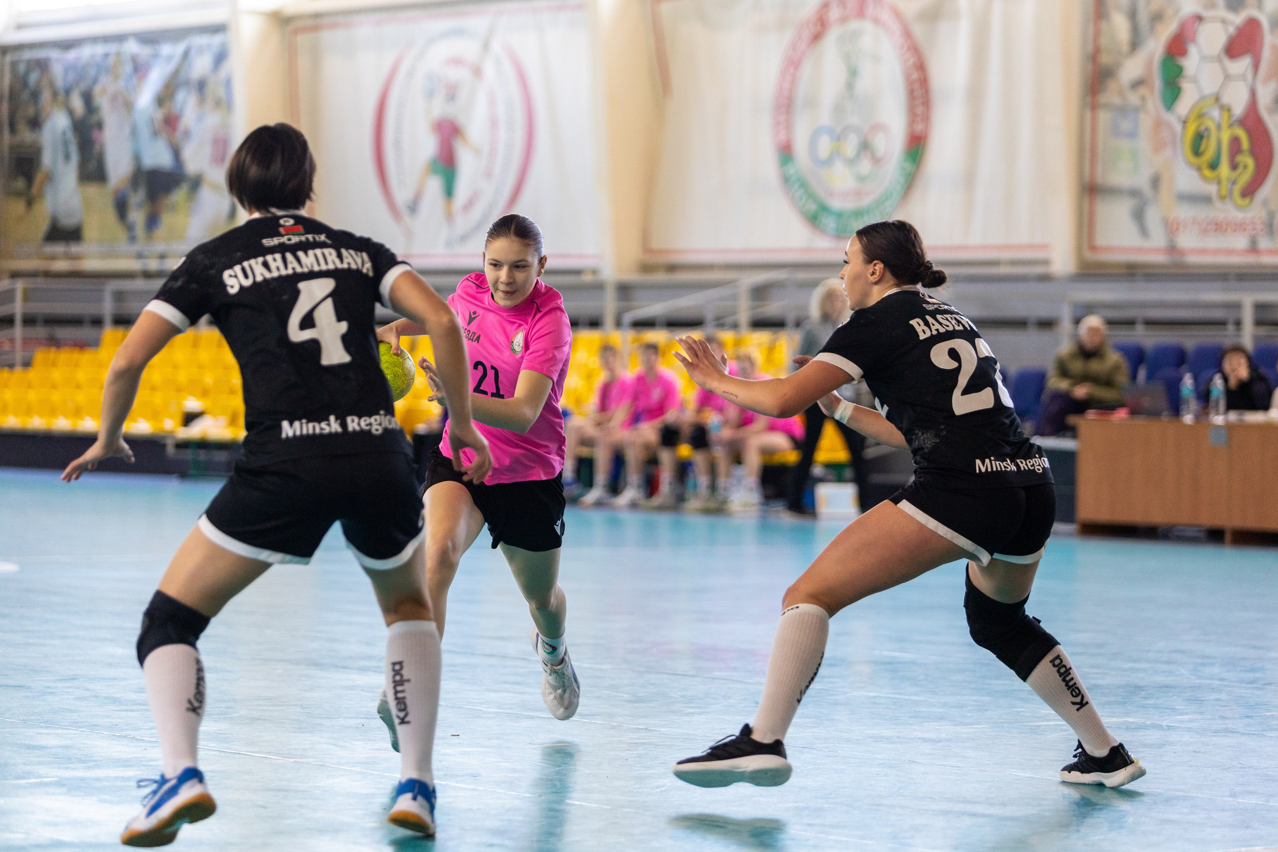 Женский гандбол. Лучшие кадры. БНТУ — Звезда. 08.02.2025. Профессиональный интерьерный и репортажный фотограф Минск и РБ. Максим Орлов