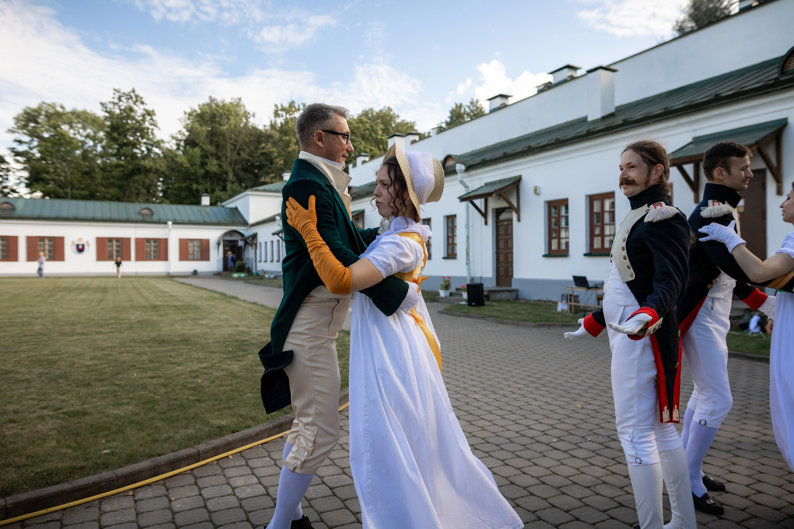 Пикник начала 19 века. Профессиональный интерьерный и репортажный фотограф Минск и РБ. Максим Орлов