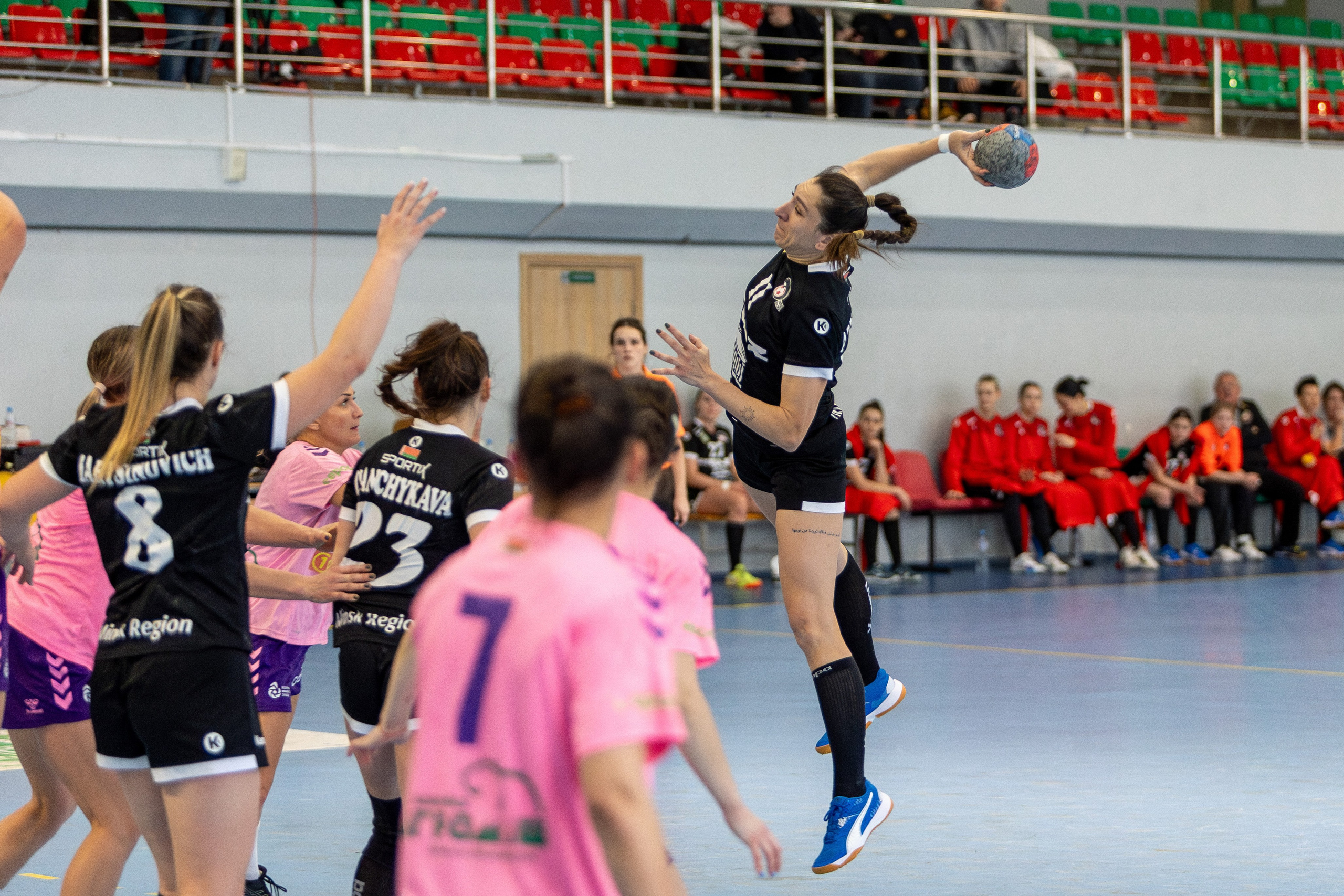 Женский гандбол. Лучшие кадры. БНТУ — Березина 09.12.2023. Профессиональный интерьерный и репортажный фотограф Минск и РБ. Максим Орлов
