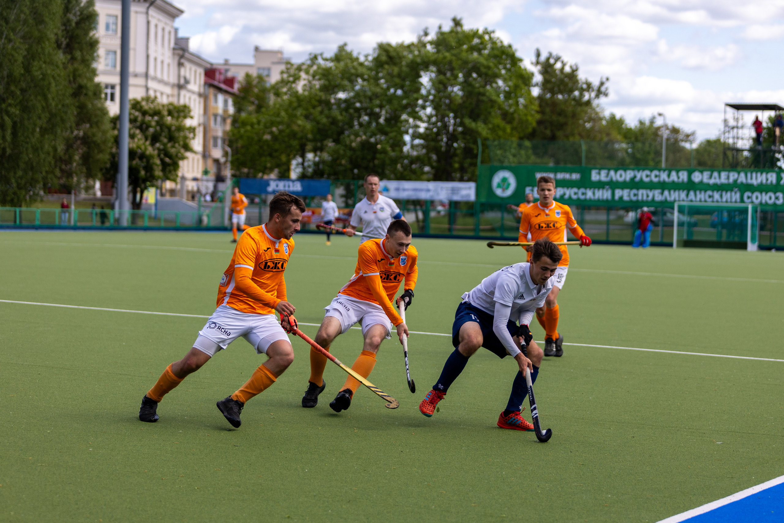 Хоккей на траве. ХК Минск — СК Строитель 11.05.2024. Профессиональный интерьерный и репортажный фотограф Минск и РБ. Максим Орлов