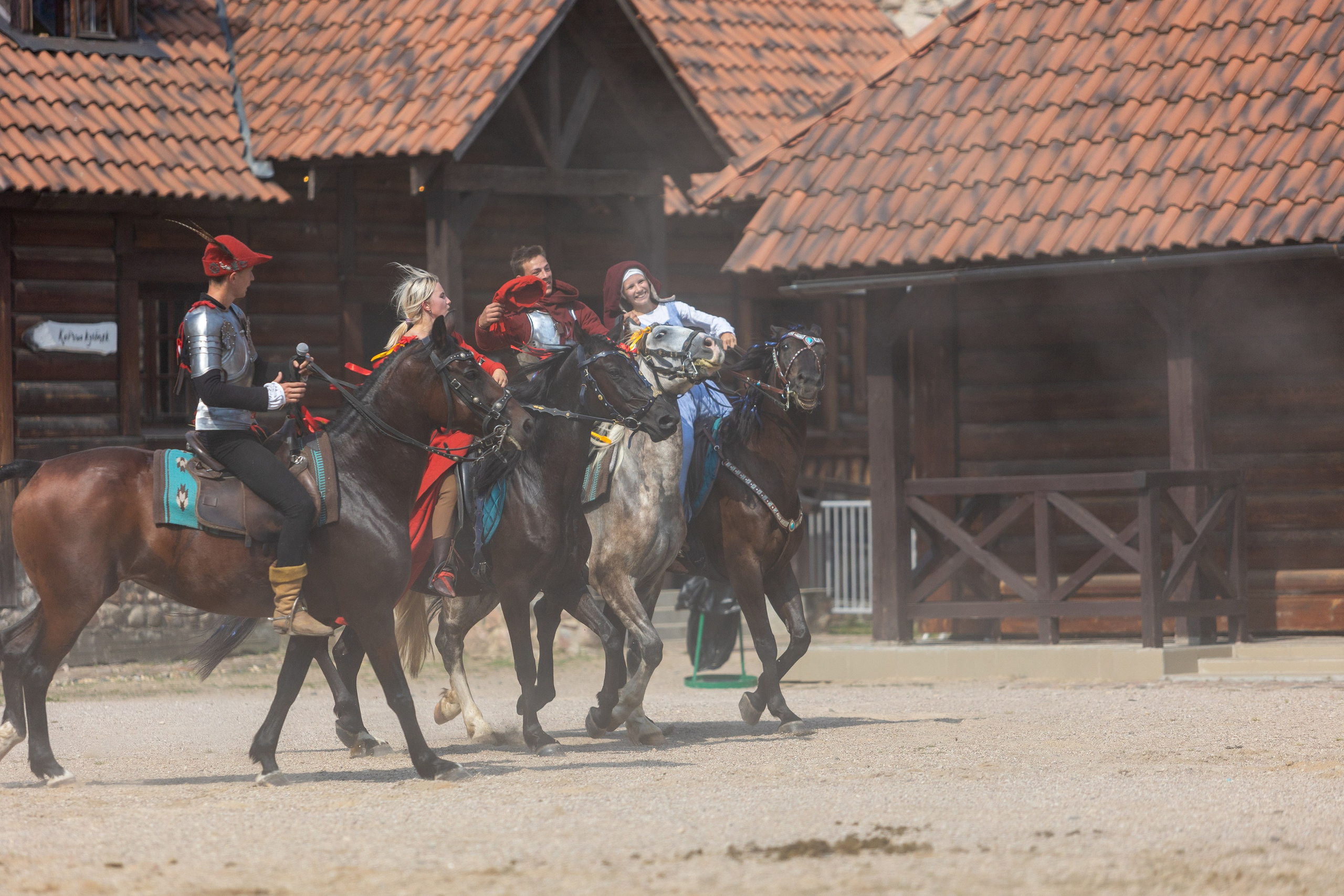 Выступление «Золотой шпоры» на празднике города Лиды. Профессиональный интерьерный и репортажный фотограф Минск и РБ. Максим Орлов