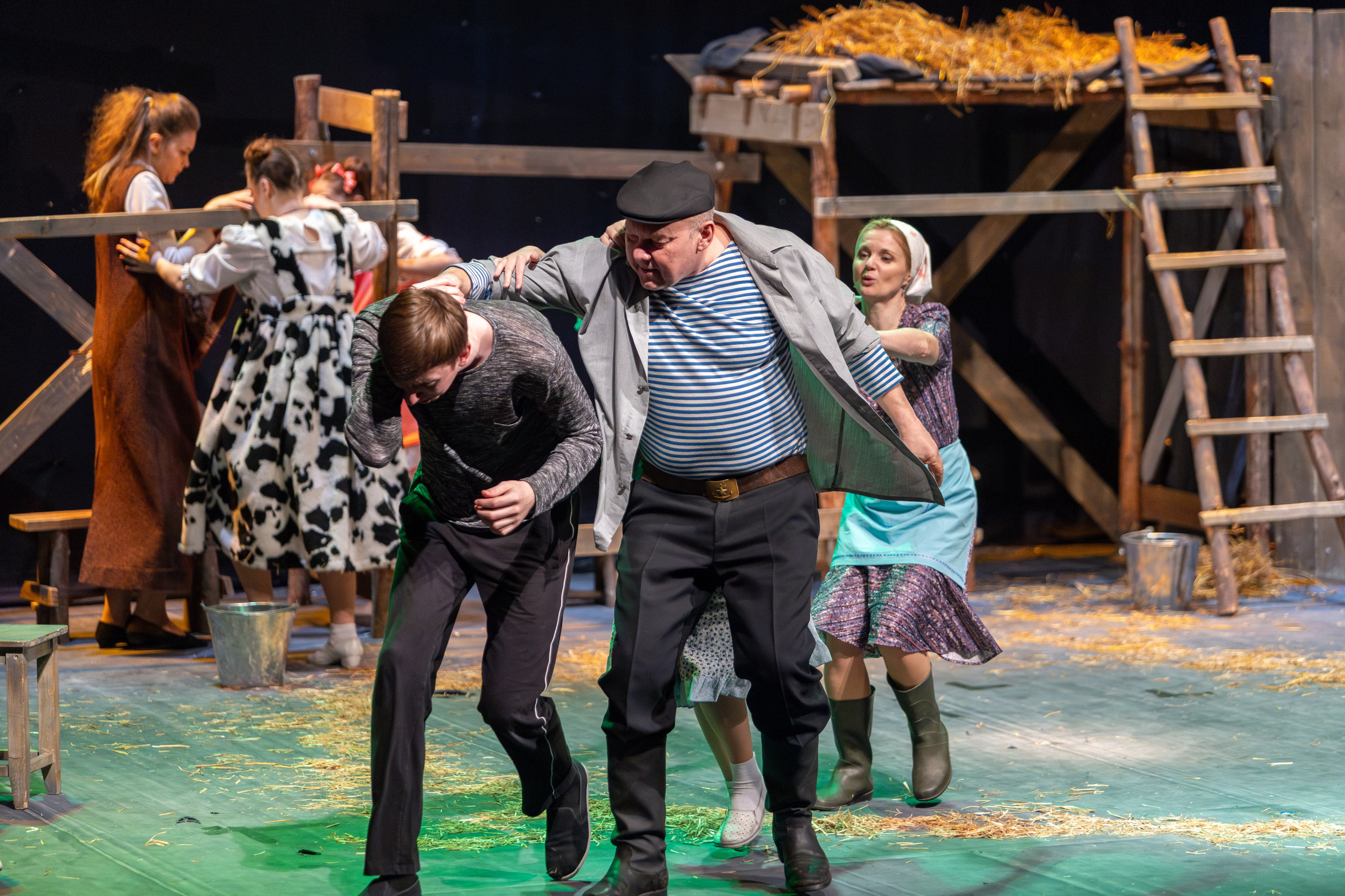 Театр белорусской армии «Очень простая история». Профессиональный интерьерный и репортажный фотограф Минск и РБ. Максим Орлов