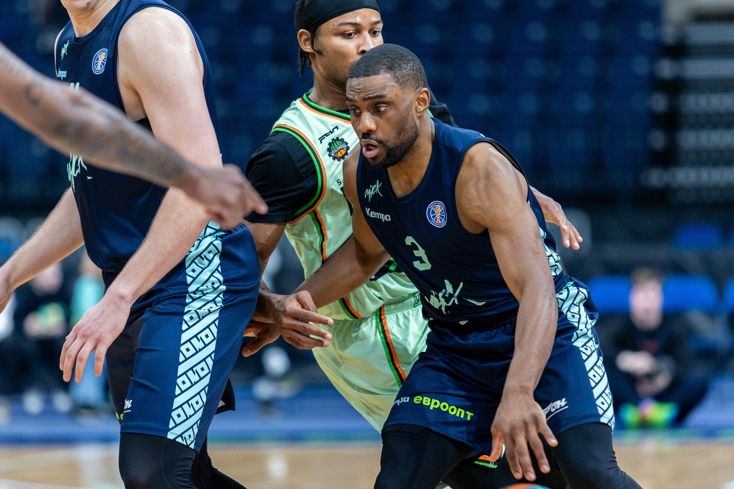 Баскетбол. Лучшие кадры. Минск — Уралмаш 13.02.2024. Профессиональный интерьерный и репортажный фотограф Минск и РБ. Максим Орлов