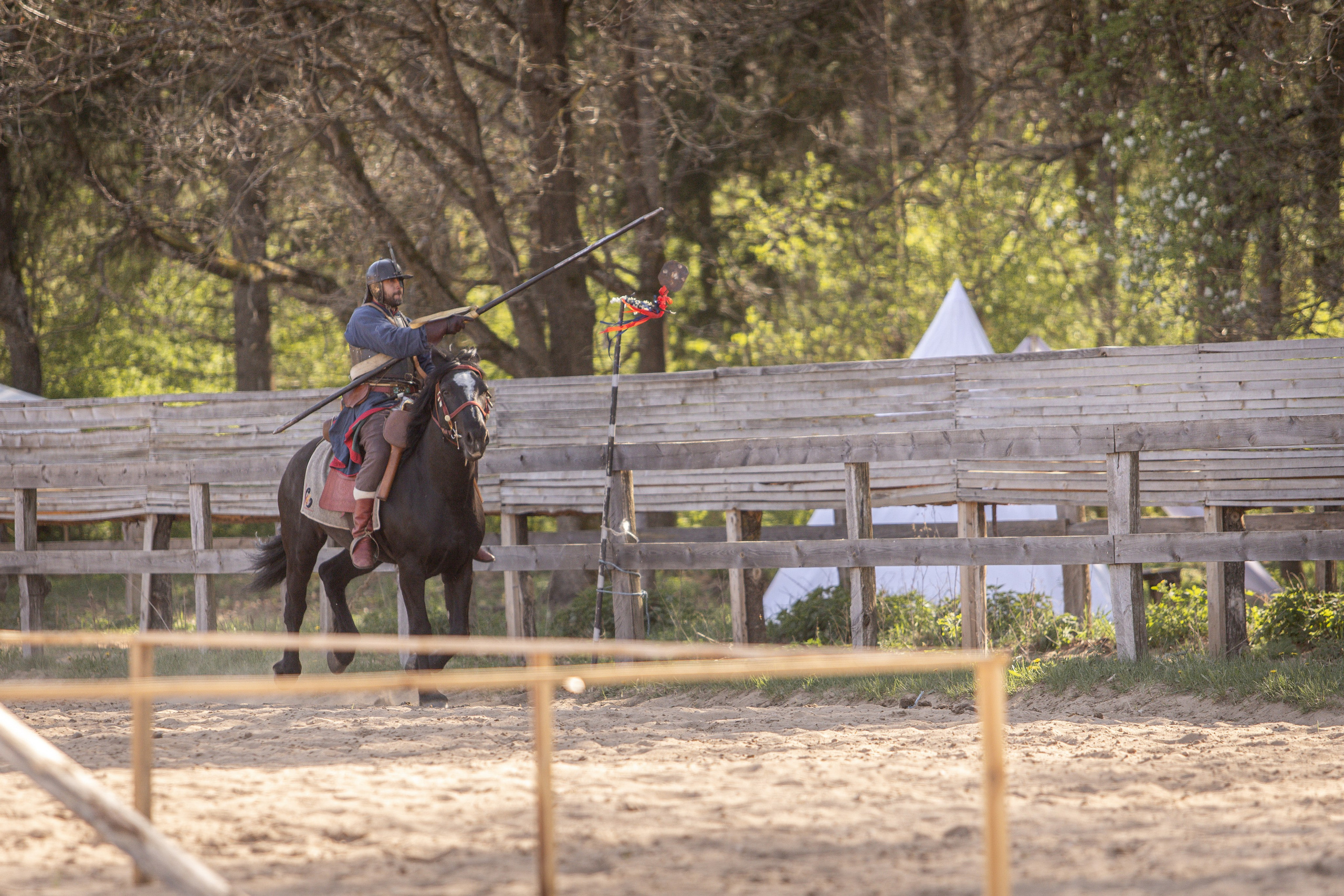 Золотая Шпора. Огнем и Мечем. День первый. Рыцарский турнир. Профессиональный интерьерный и репортажный фотограф Минск и РБ. Максим Орлов