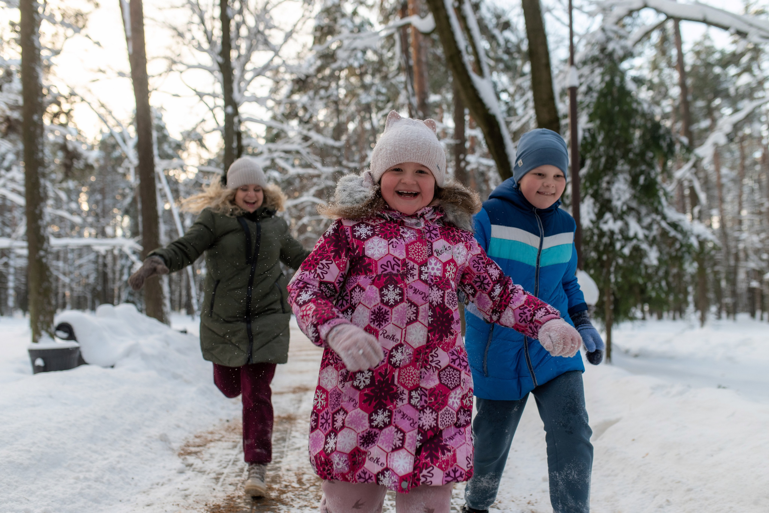 Сергей с семьей (в парке). Профессиональный интерьерный и репортажный фотограф Минск и РБ. Максим Орлов