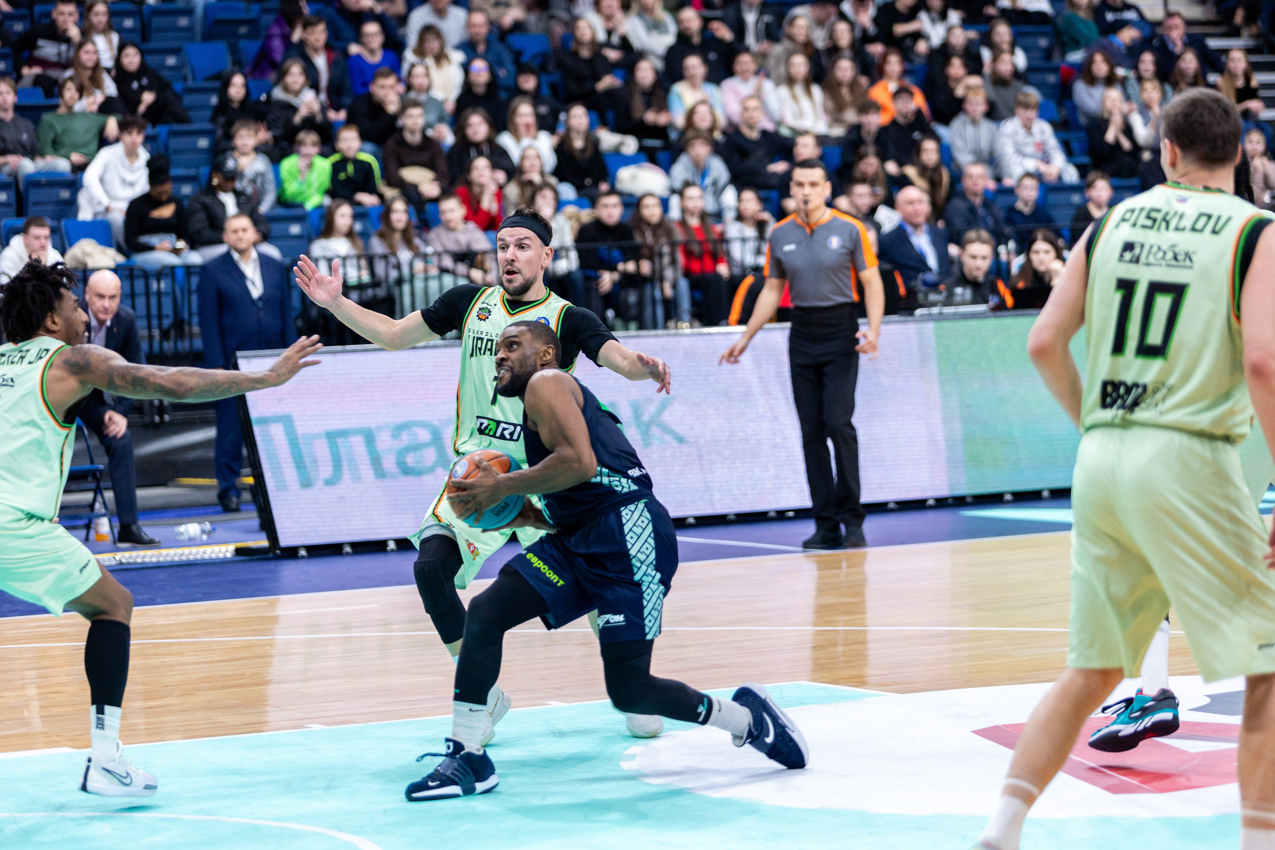 Баскетбол. Лучшие кадры. Минск — Уралмаш 13.02.2024. Профессиональный интерьерный и репортажный фотограф Минск и РБ. Максим Орлов