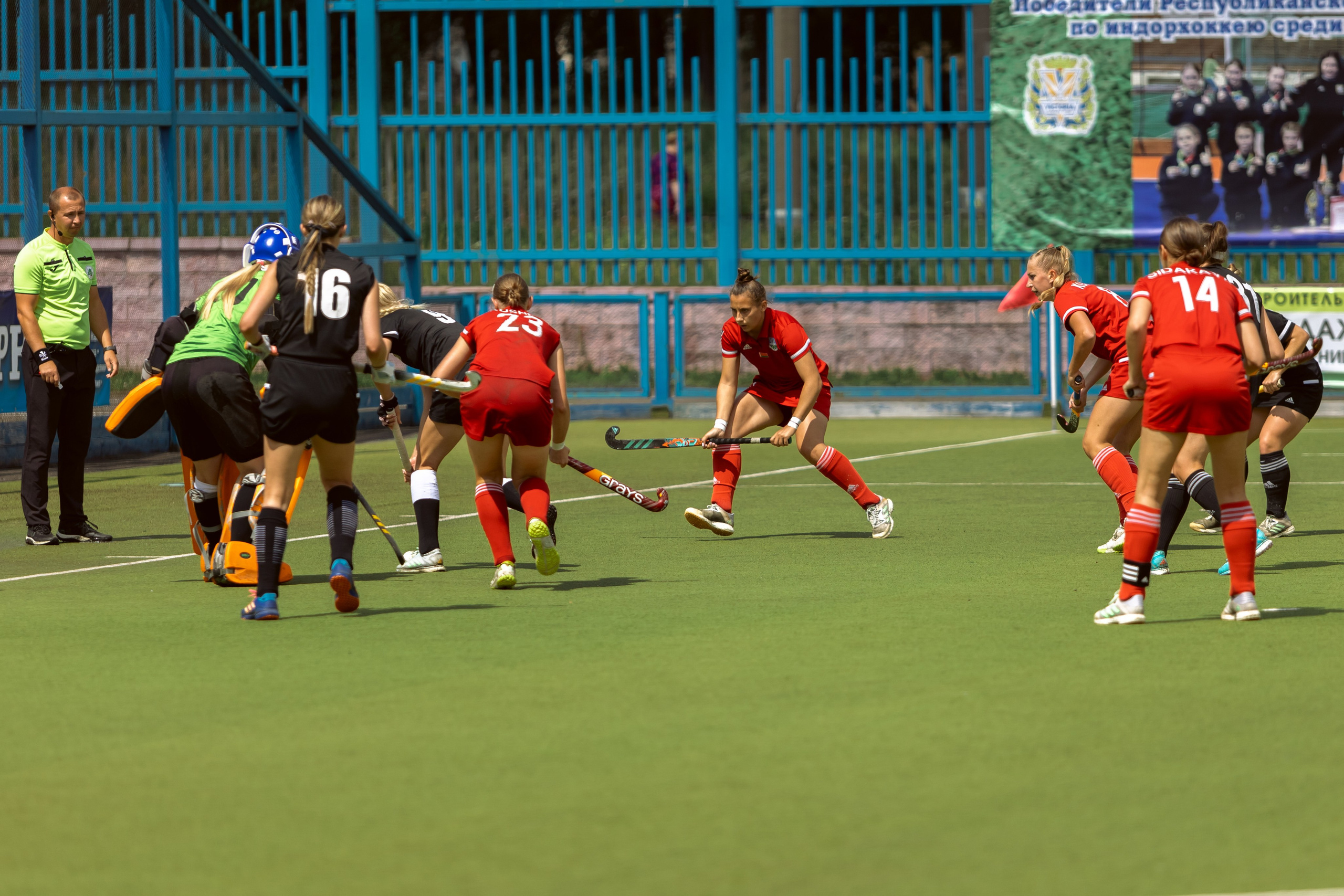 Хоккей на траве. Девушки. Минск — Виктория. 16.06.2024. Профессиональный интерьерный и репортажный фотограф Минск и РБ. Максим Орлов