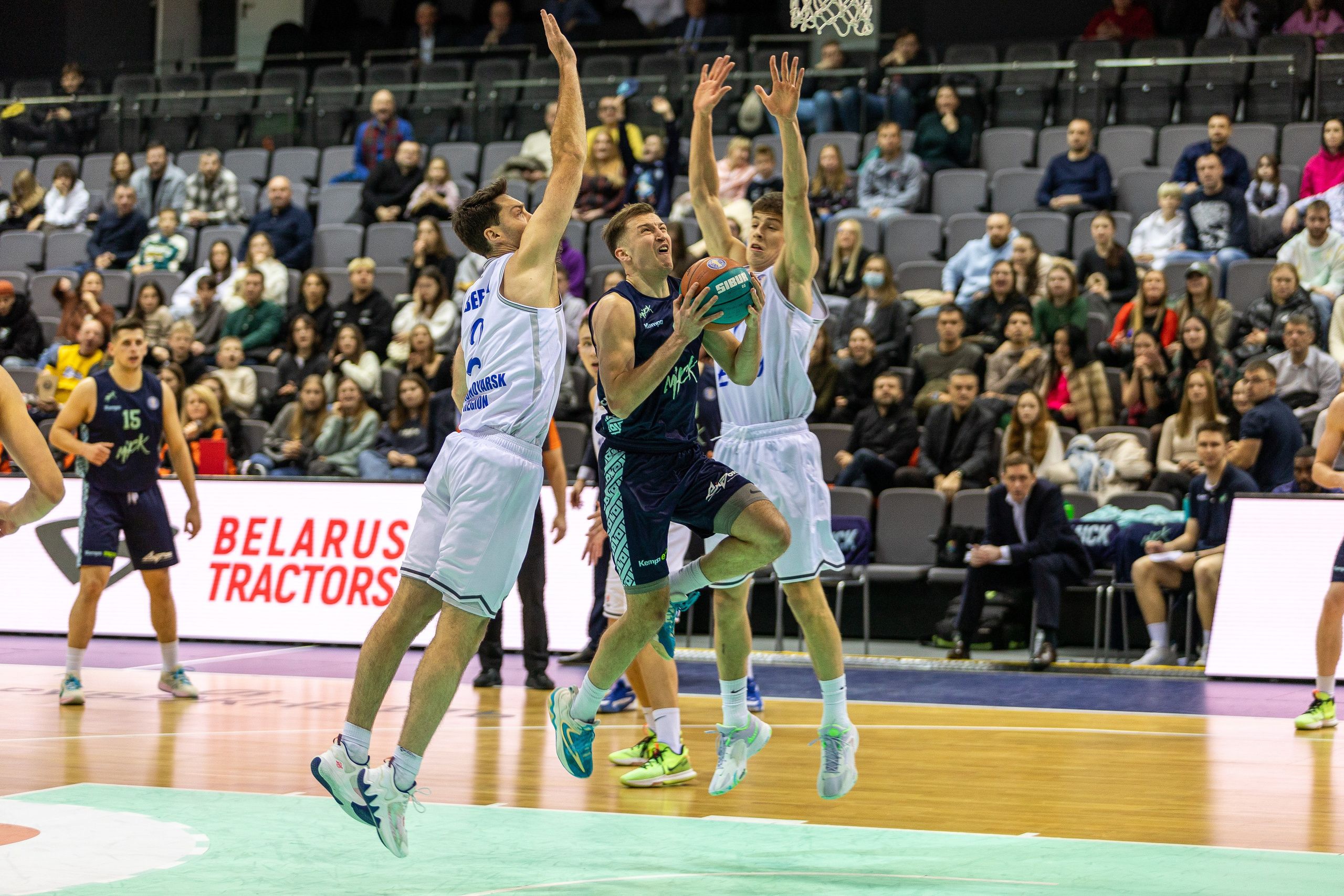 Баскетбол. Лучшие кадры. Минск — Енисей. 11.12.2023. Профессиональный интерьерный и репортажный фотограф Минск и РБ. Максим Орлов