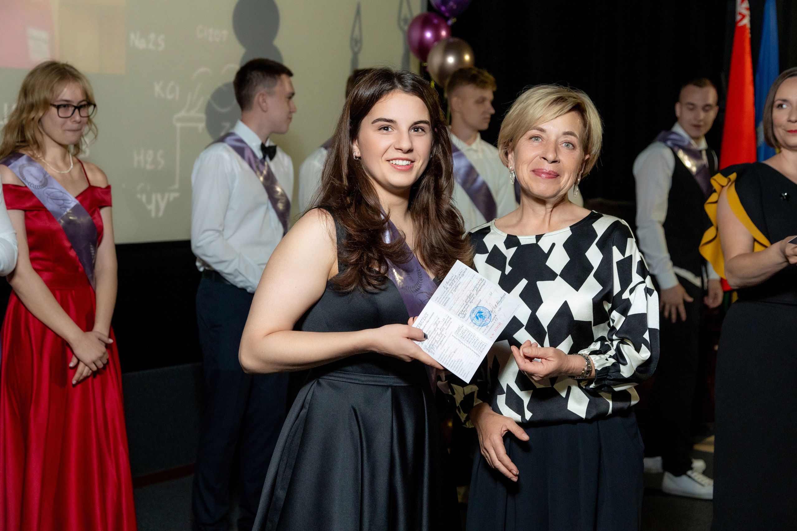 Вручение дипломов. 47 школа. Профессиональный интерьерный и репортажный фотограф Минск и РБ. Максим Орлов