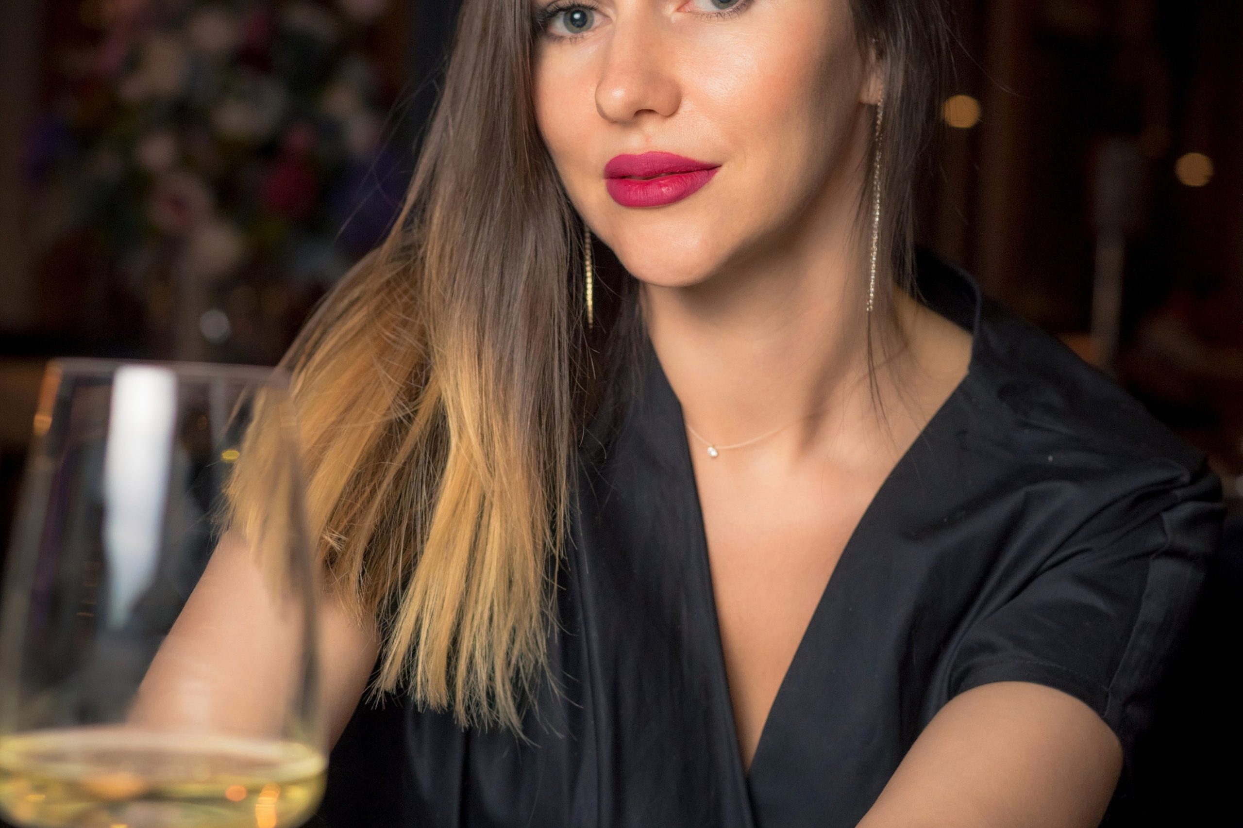 Оля и Юля в кафе «Березка». Профессиональный интерьерный и репортажный фотограф Минск и РБ. Максим Орлов