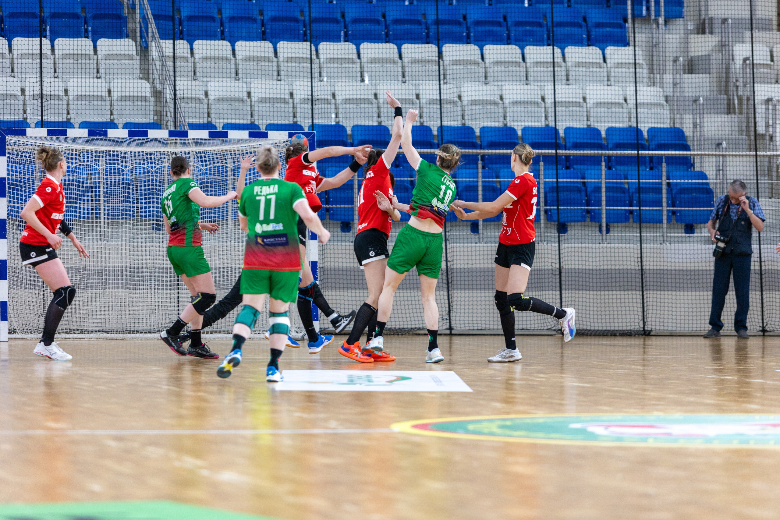 Гандбол. Финал. БНТУ — Гомель. 25.05.2024. Профессиональный интерьерный и репортажный фотограф Минск и РБ. Максим Орлов