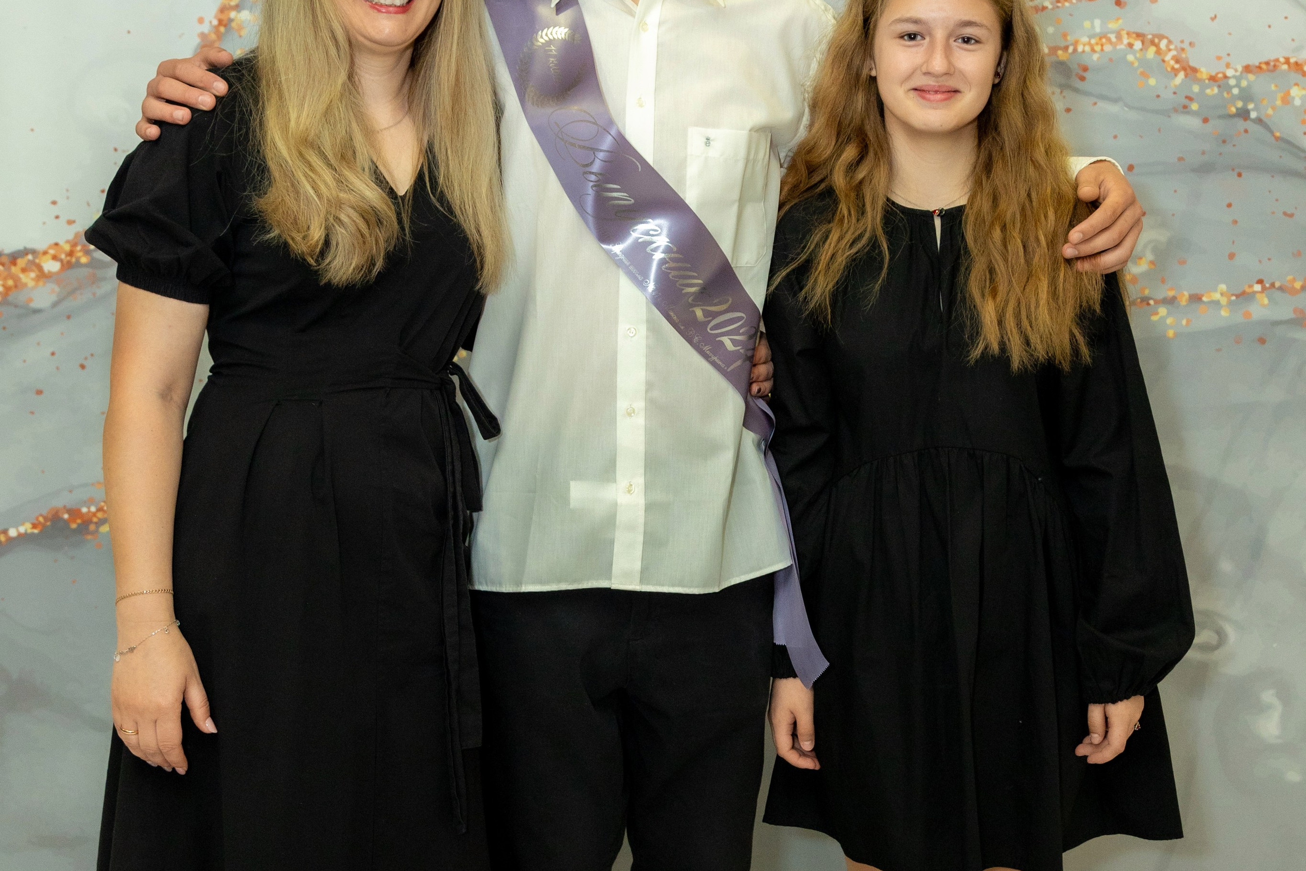 Вручение дипломов. 47 школа. Профессиональный интерьерный и репортажный фотограф Минск и РБ. Максим Орлов