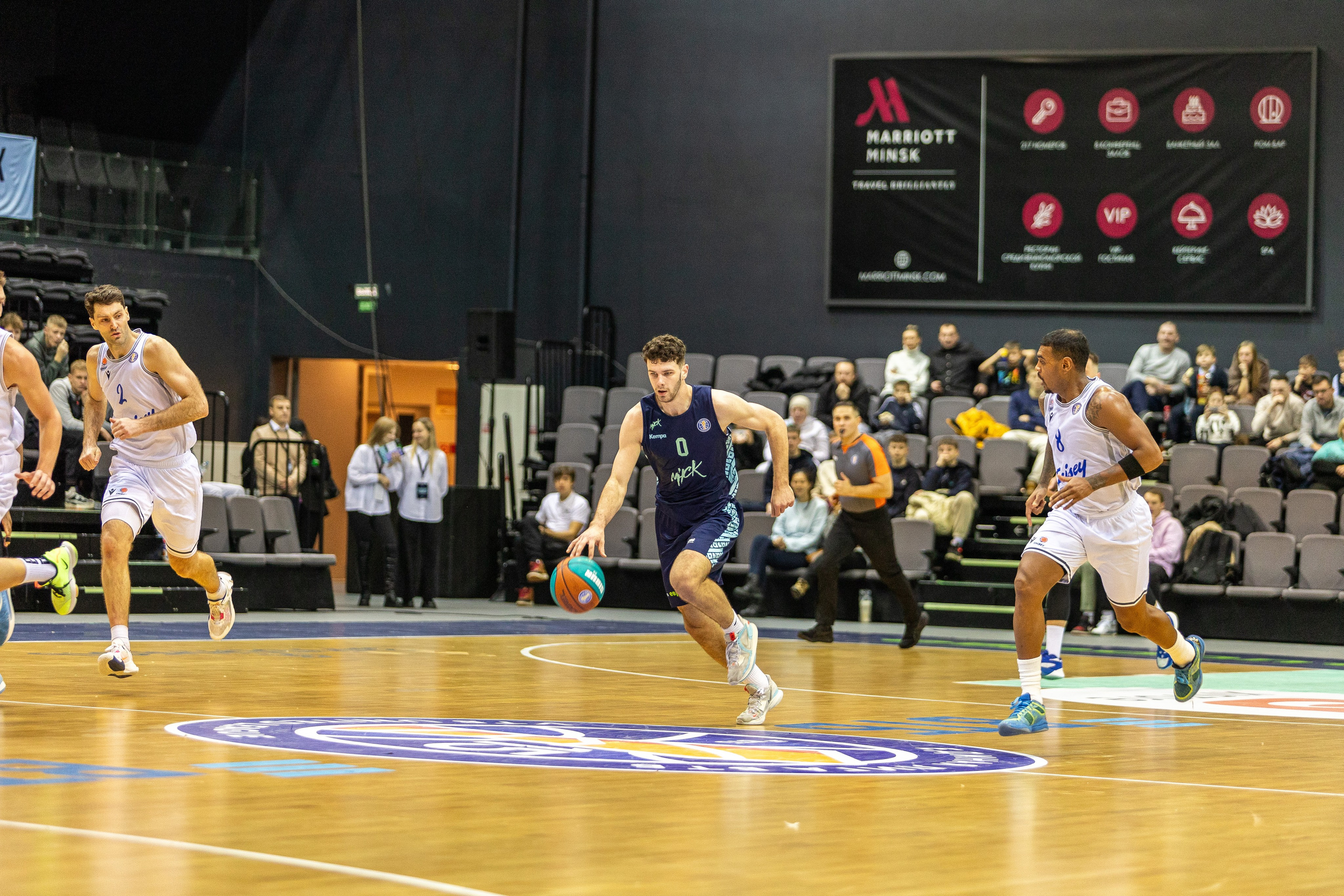 Баскетбол. Лучшие кадры. Минск — Енисей. 11.12.2023. Профессиональный интерьерный и репортажный фотограф Минск и РБ. Максим Орлов