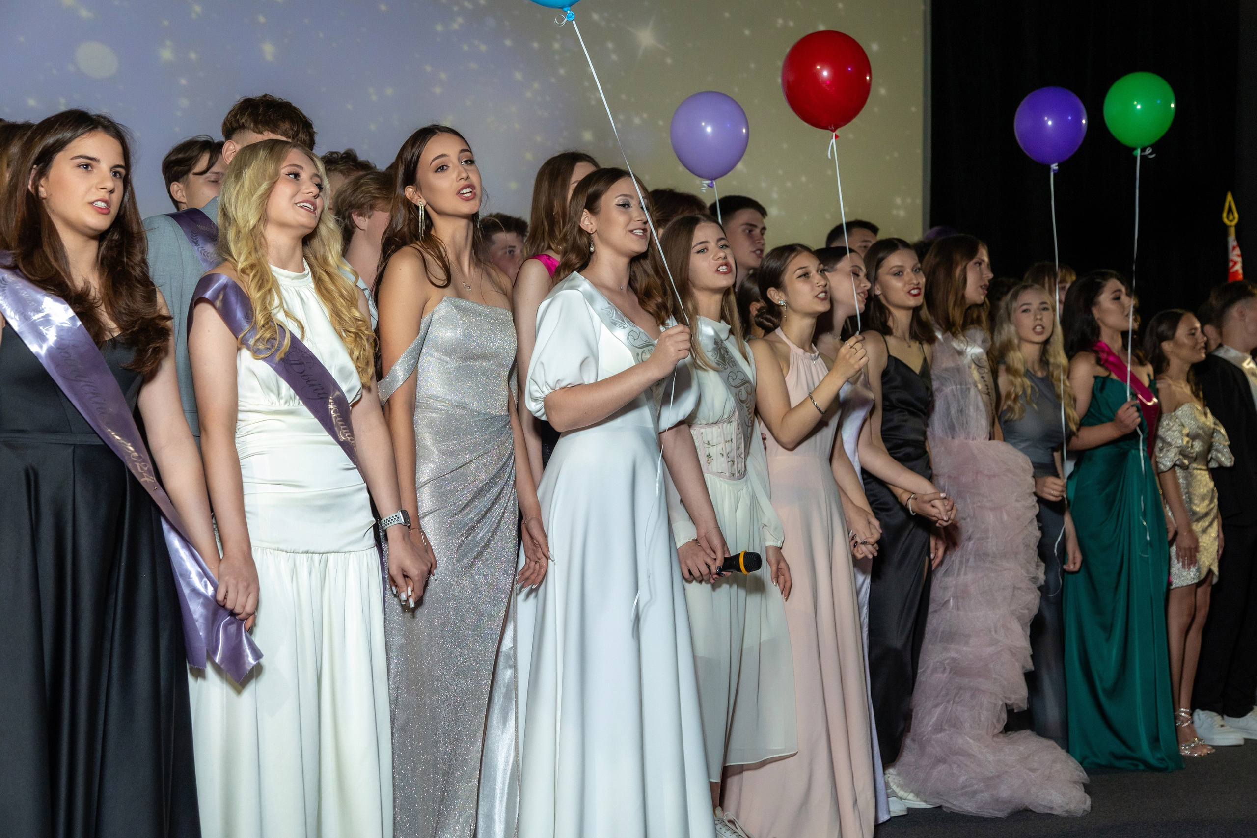 Вручение дипломов. 47 школа. Профессиональный интерьерный и репортажный фотограф Минск и РБ. Максим Орлов