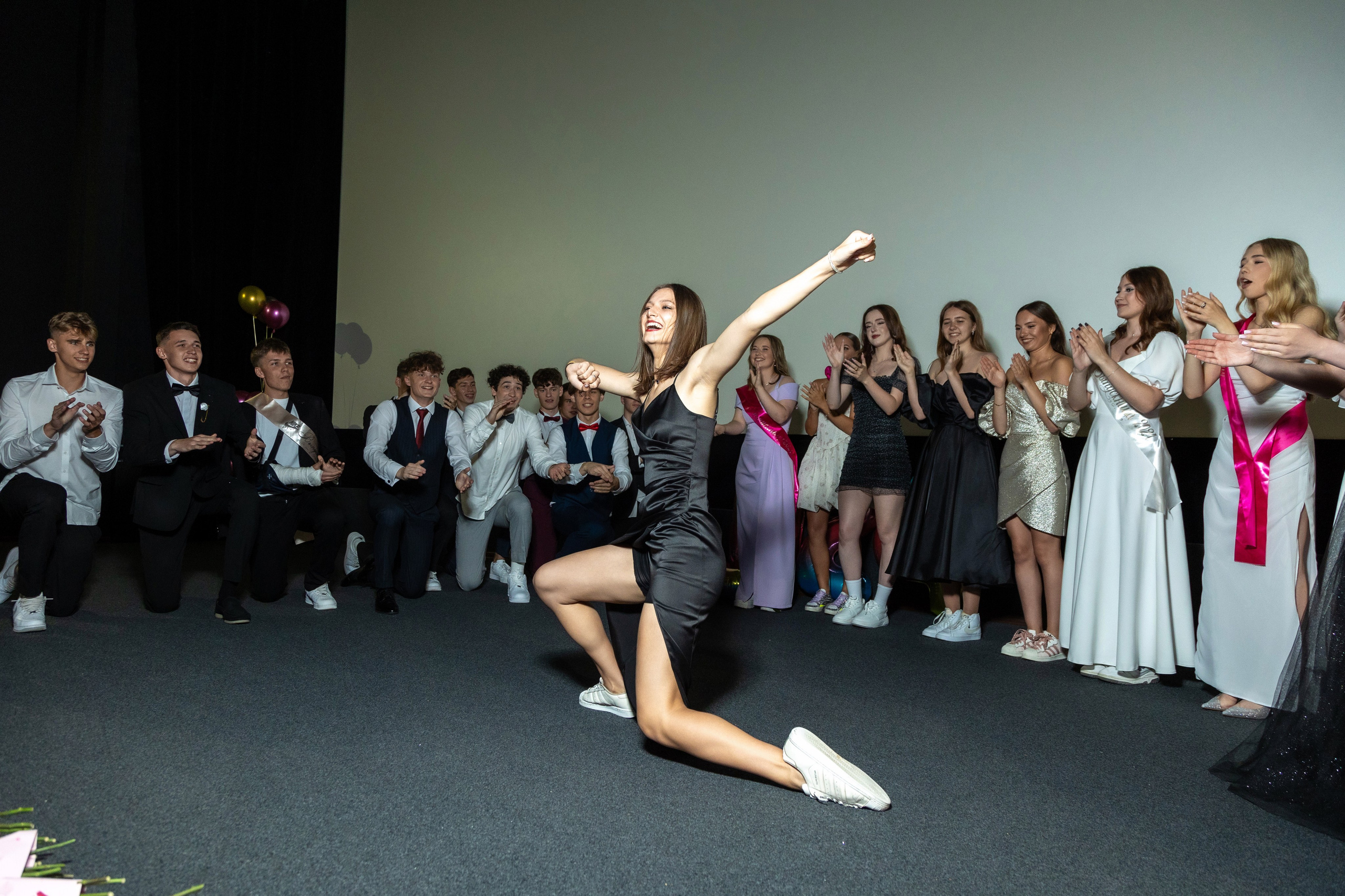 Вручение дипломов. 47 школа. Профессиональный интерьерный и репортажный фотограф Минск и РБ. Максим Орлов