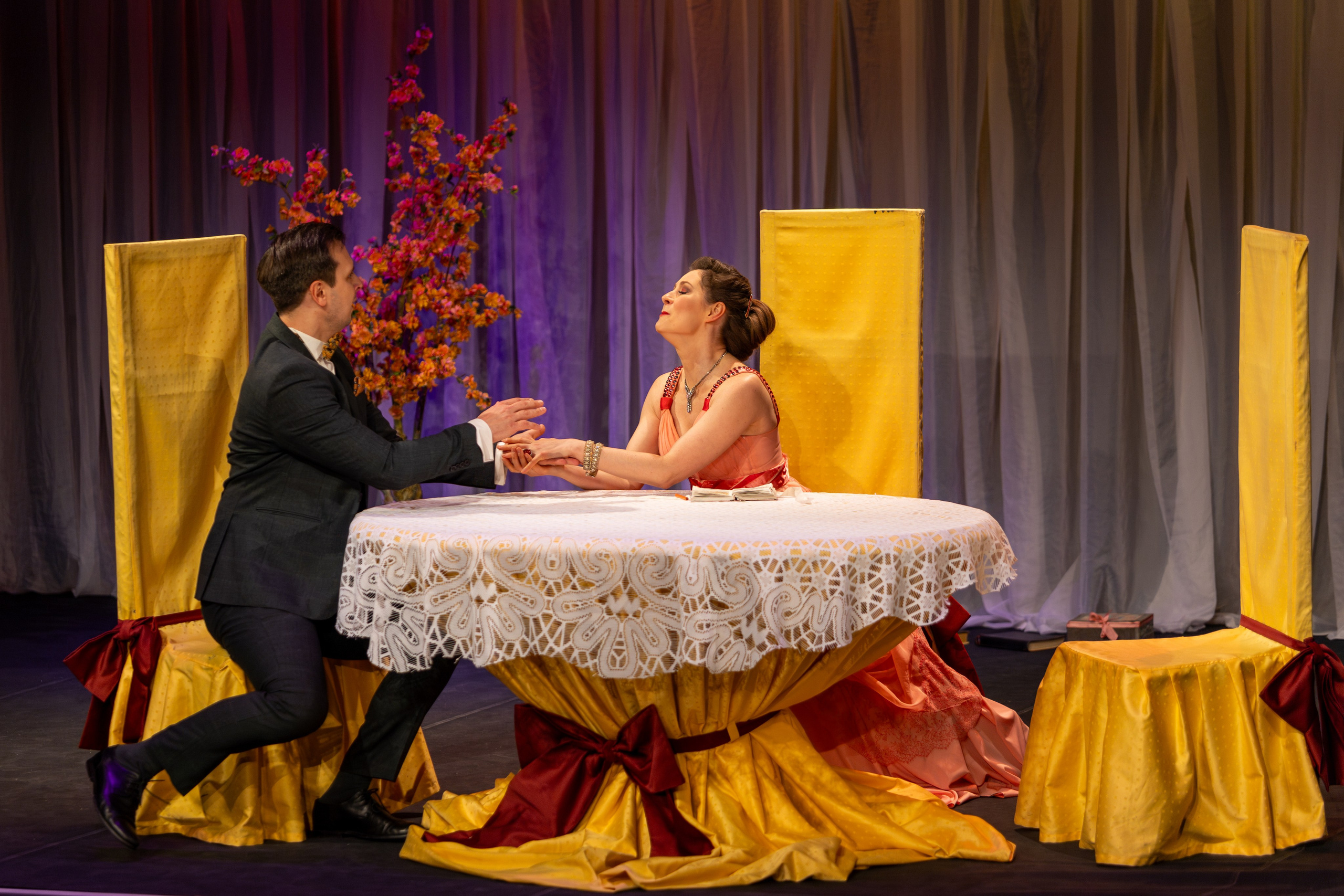 Новый театр «Как важно быть серьезным». Профессиональный интерьерный и репортажный фотограф Минск и РБ. Максим Орлов