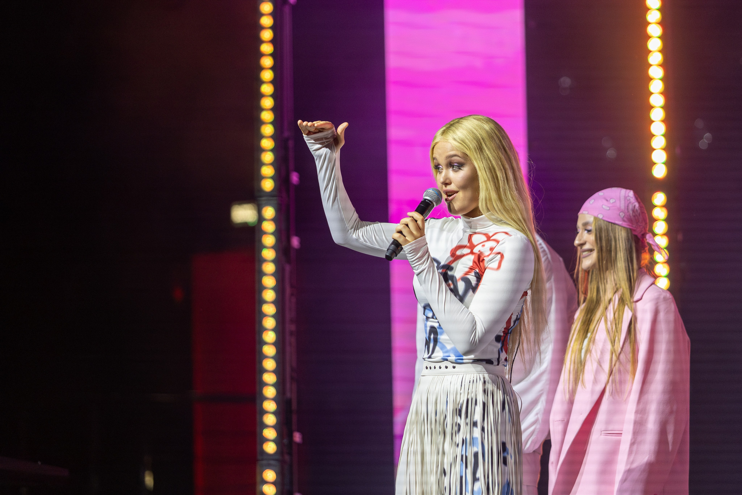 Концерт Насти Кравченко. Профессиональный интерьерный и репортажный фотограф Минск и РБ. Максим Орлов