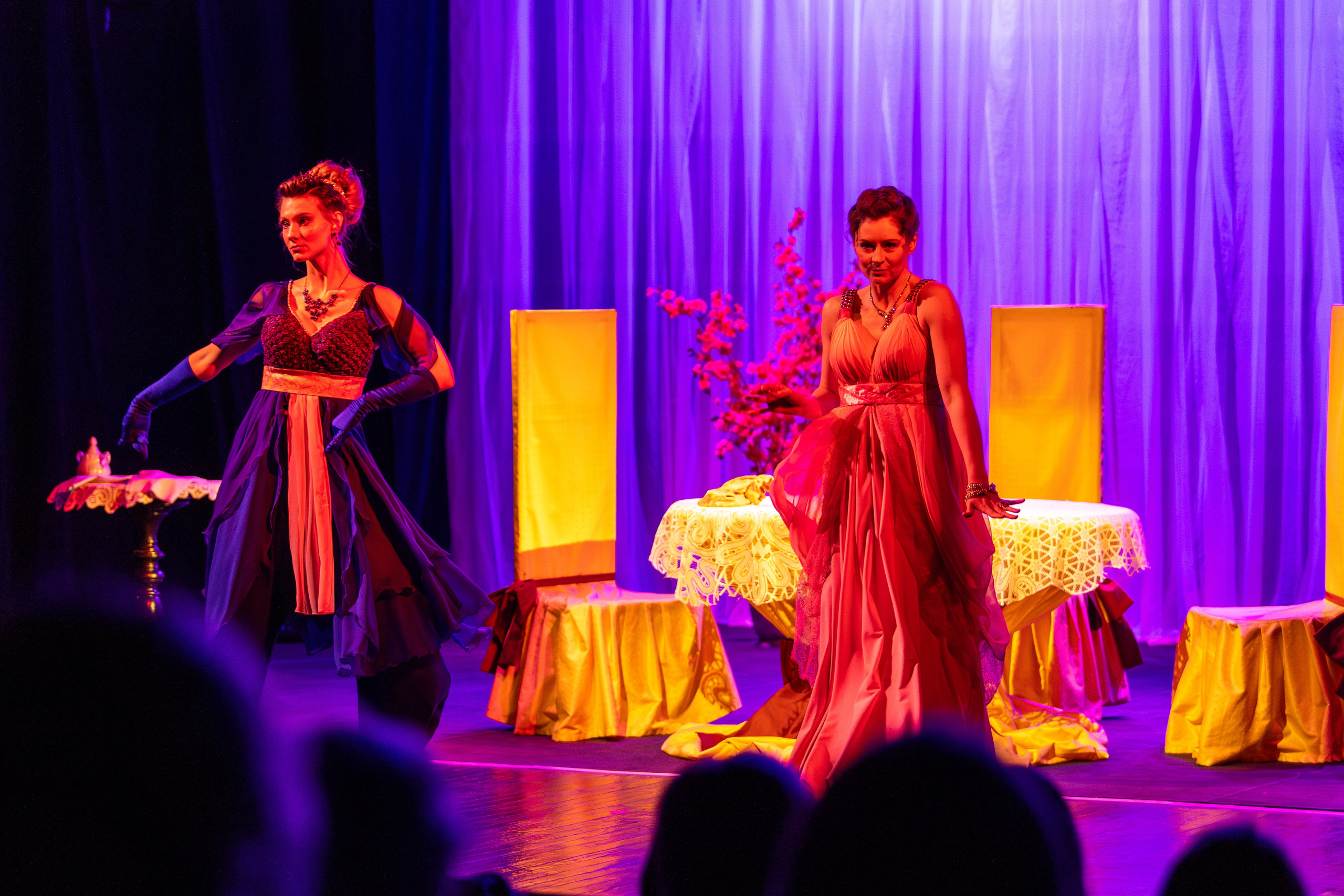 Новый театр «Как важно быть серьезным». Профессиональный интерьерный и репортажный фотограф Минск и РБ. Максим Орлов