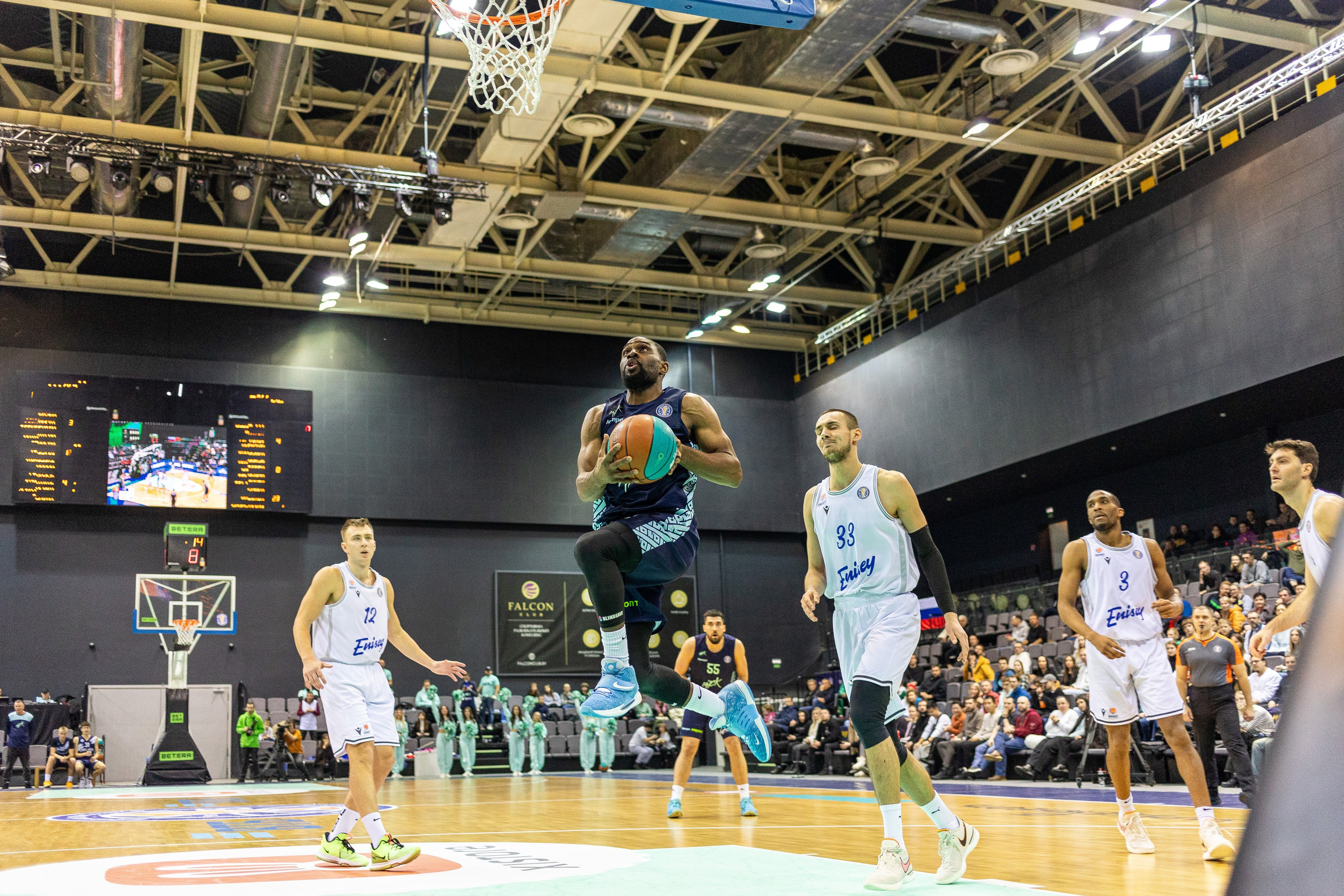 Баскетбол. Лучшие кадры. Минск — Енисей. 11.12.2023. Профессиональный интерьерный и репортажный фотограф Минск и РБ. Максим Орлов