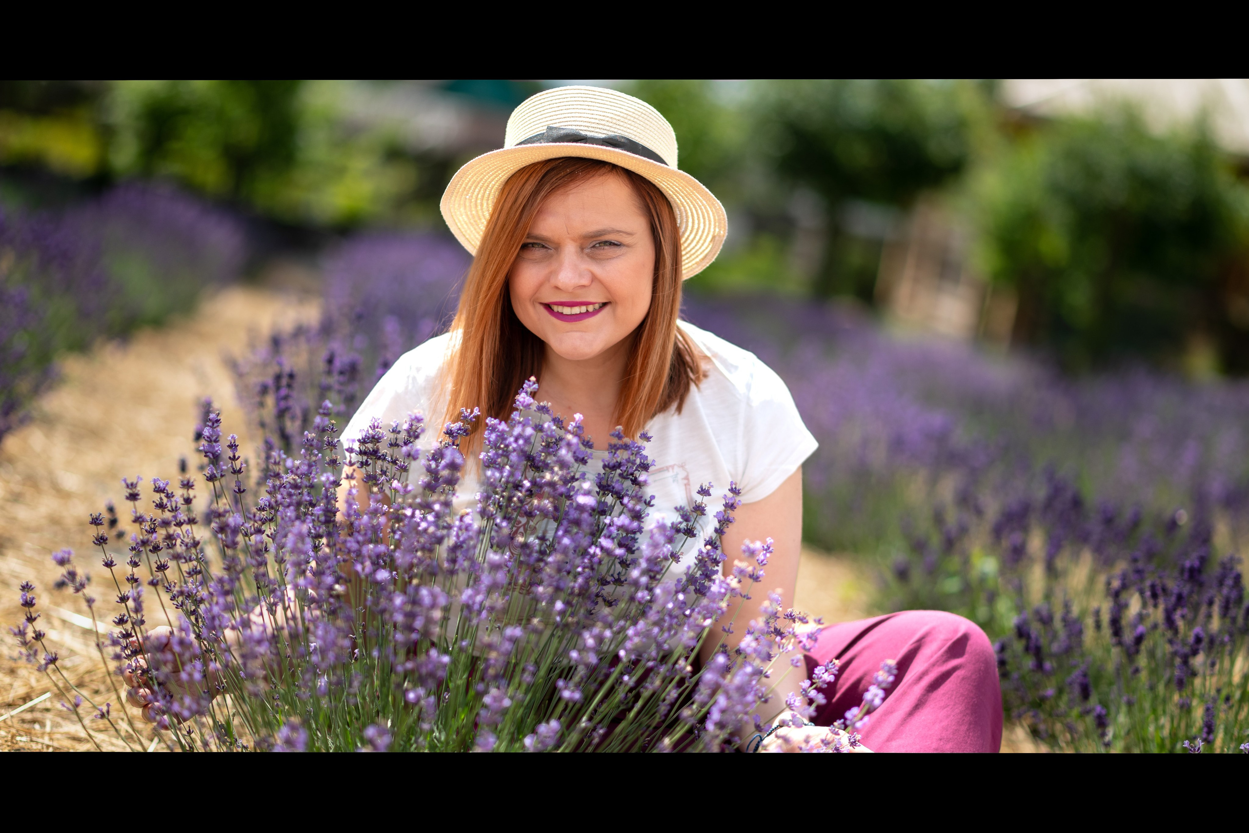 Катя и Оксана в лаванде. Профессиональный интерьерный и репортажный фотограф Минск и РБ. Максим Орлов