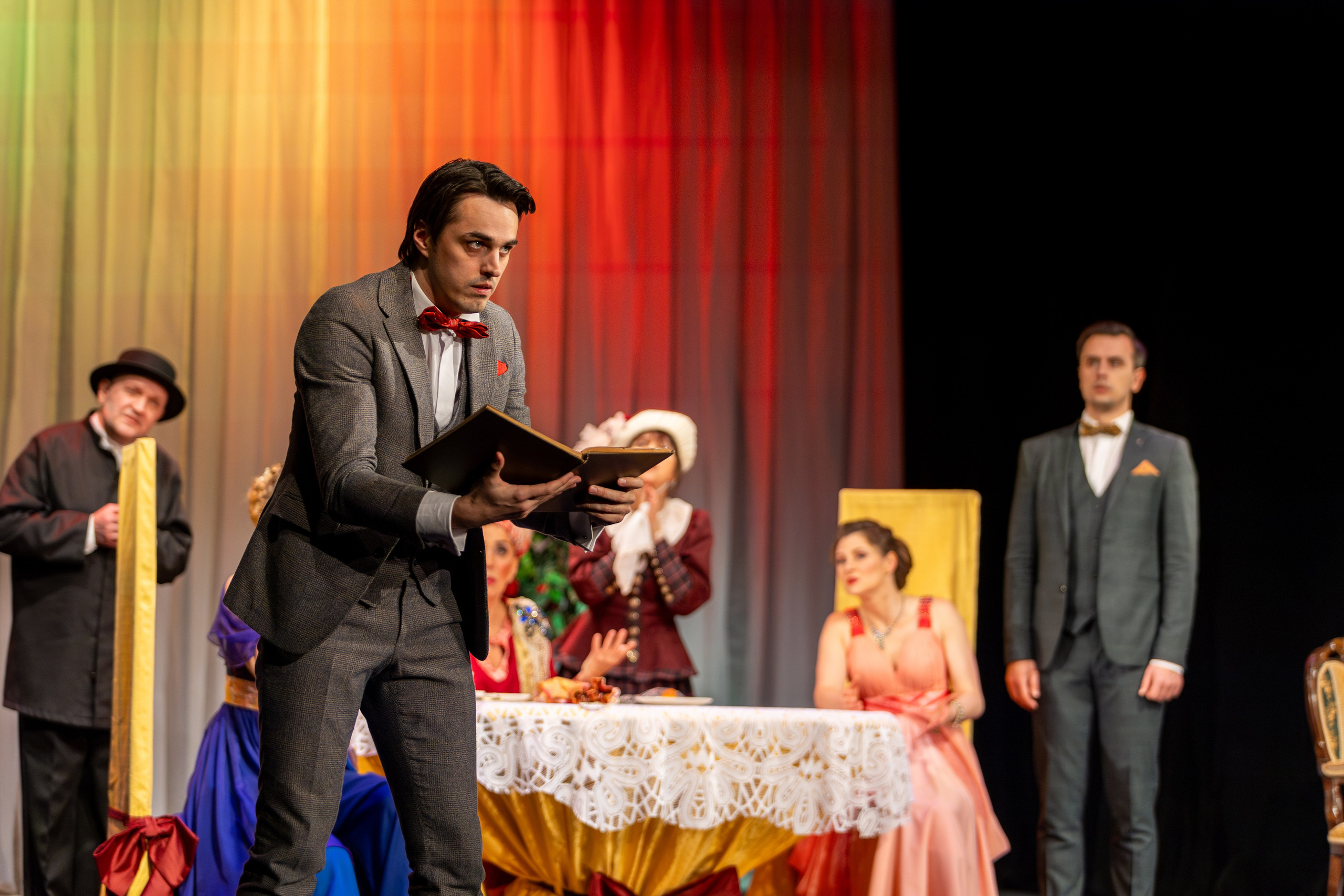 Новый театр «Как важно быть серьезным». Профессиональный интерьерный и репортажный фотограф Минск и РБ. Максим Орлов