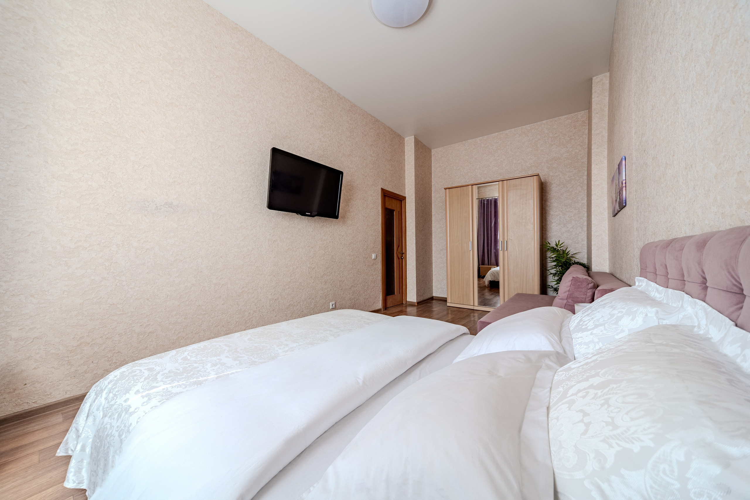 Пр. Независимости 13. Профессиональный интерьерный и репортажный фотограф Минск и РБ. Максим Орлов