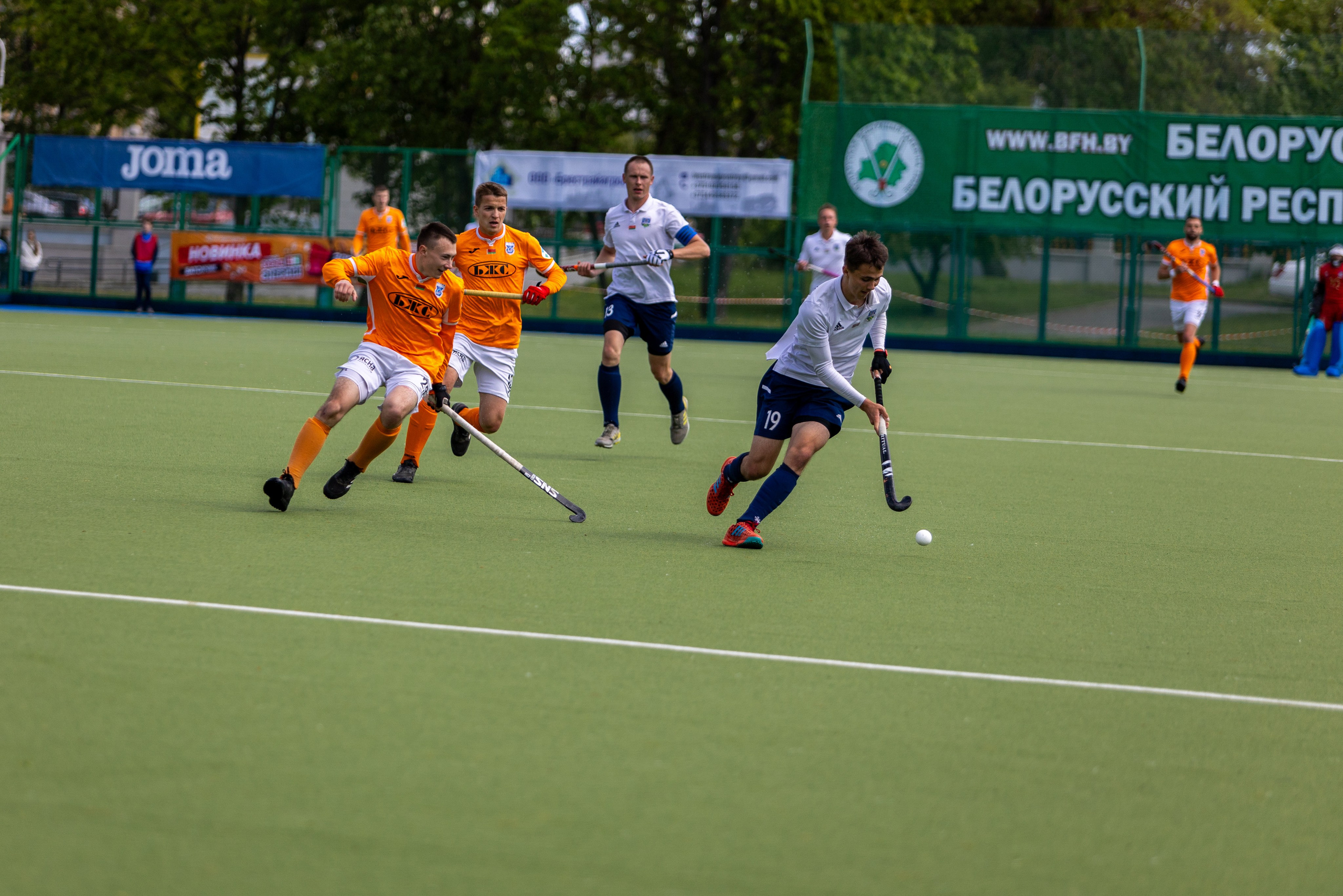 Хоккей на траве. ХК Минск — СК Строитель 11.05.2024. Профессиональный интерьерный и репортажный фотограф Минск и РБ. Максим Орлов