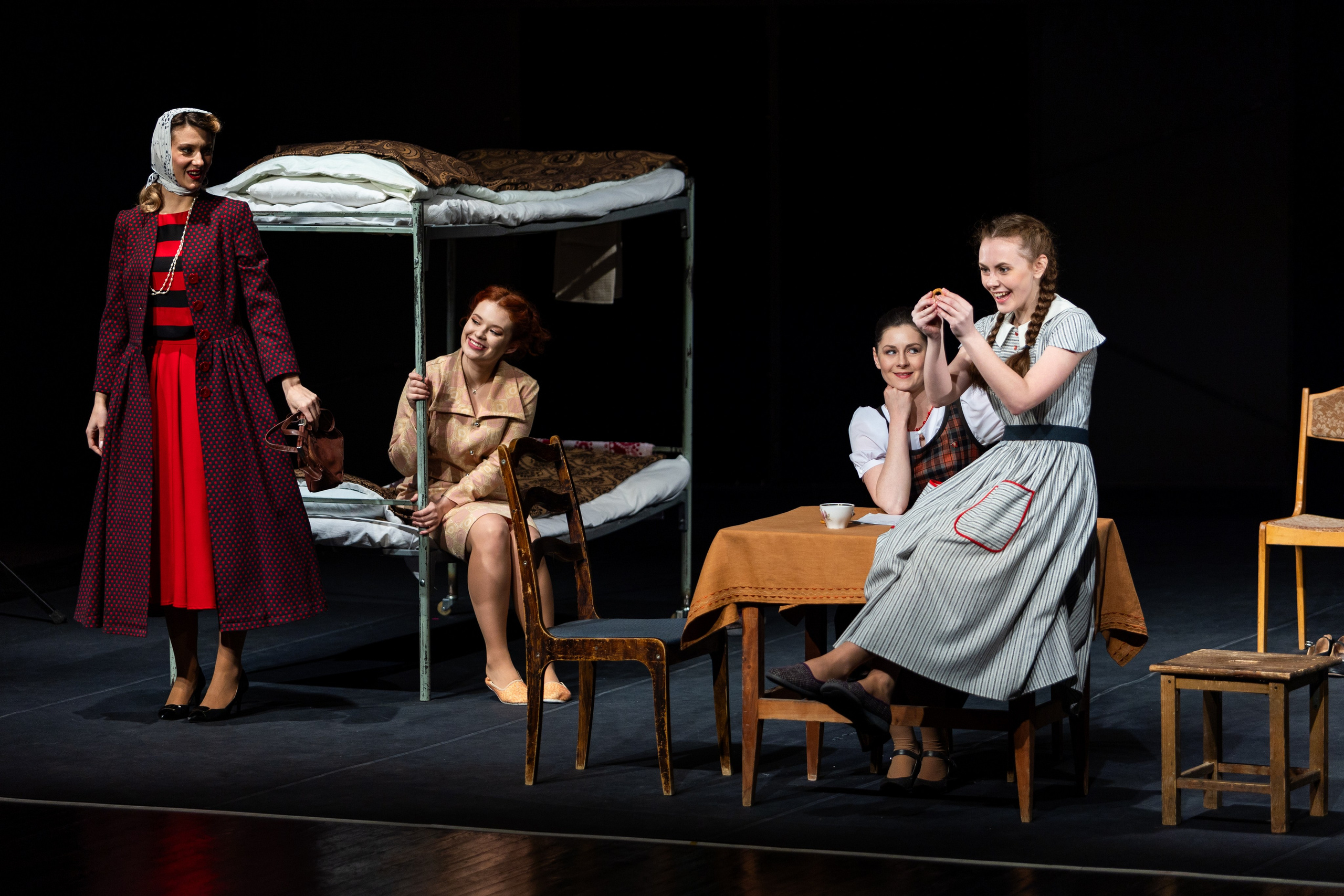 Новый театр «Фабричная девчонка». Профессиональный интерьерный и репортажный фотограф Минск и РБ. Максим Орлов