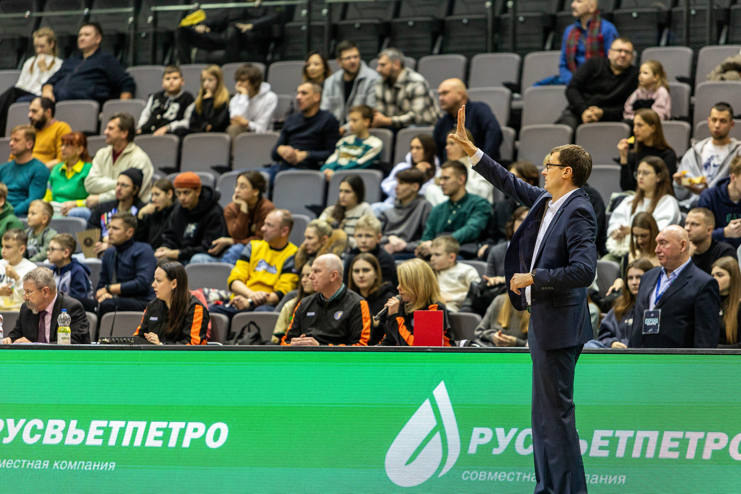 Баскетбол. Лучшие кадры. Минск — Енисей. 11.12.2023. Профессиональный интерьерный и репортажный фотограф Минск и РБ. Максим Орлов