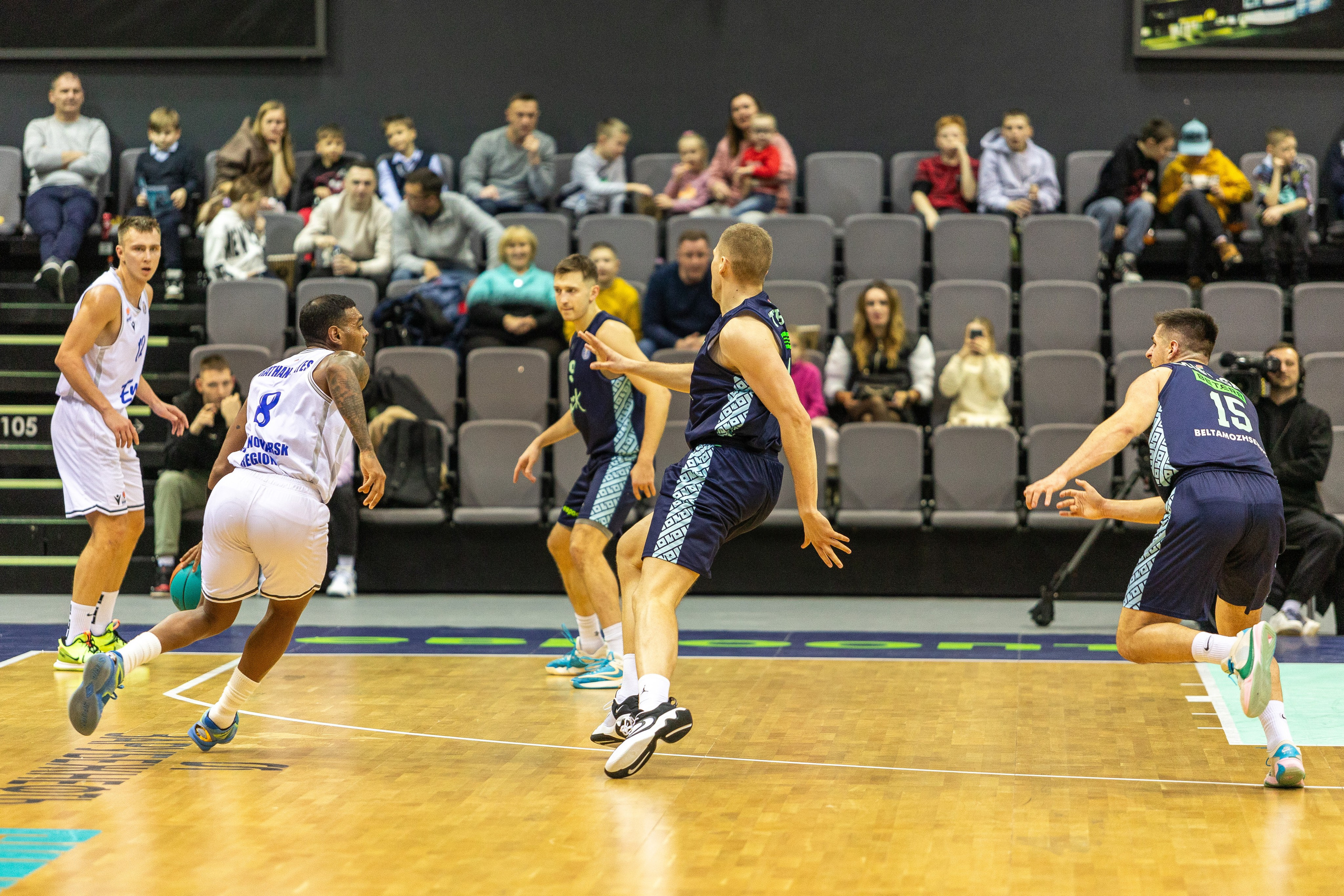 Баскетбол. Лучшие кадры. Минск — Енисей. 11.12.2023. Профессиональный интерьерный и репортажный фотограф Минск и РБ. Максим Орлов