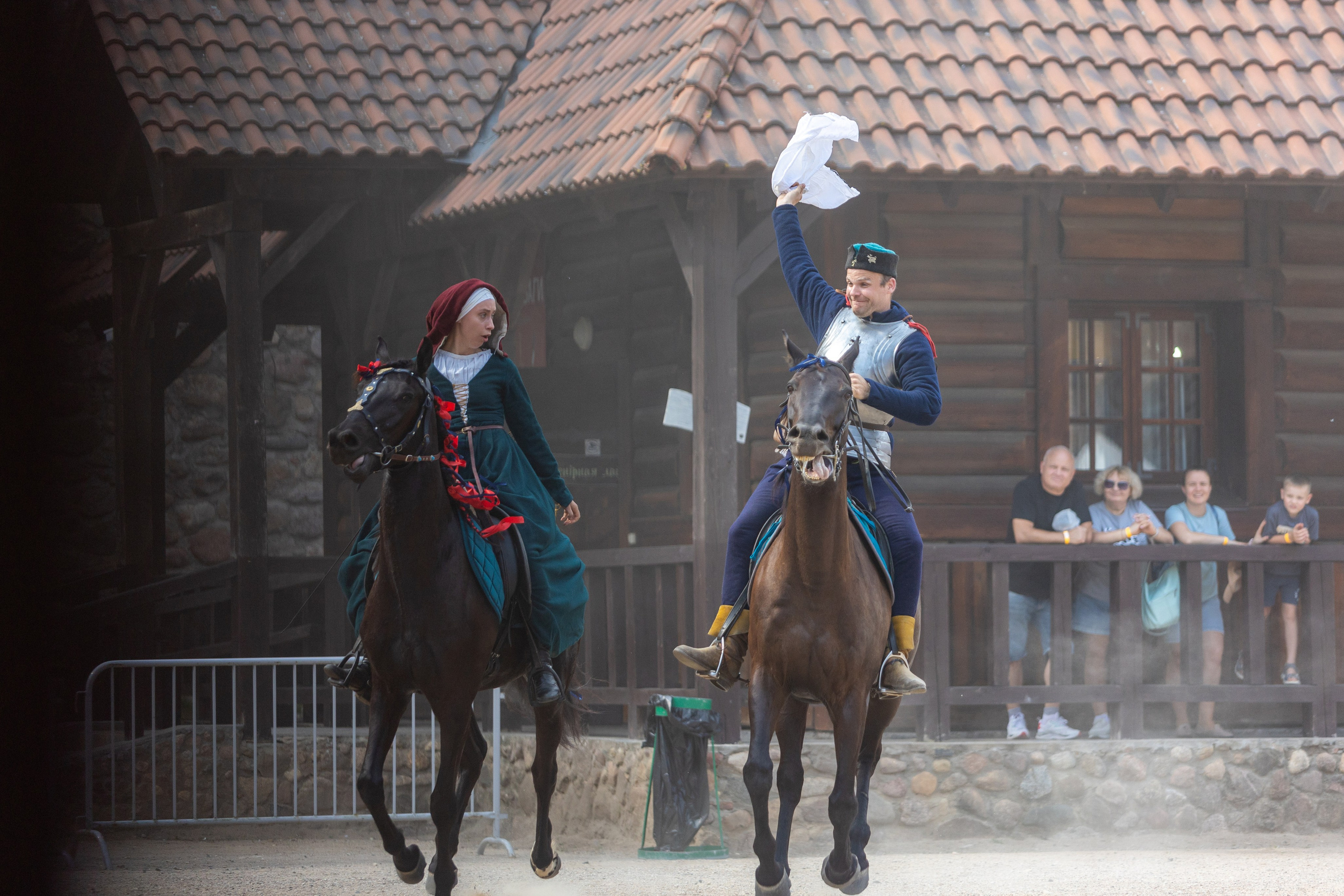 Выступление «Золотой шпоры» на празднике города Лиды. Профессиональный интерьерный и репортажный фотограф Минск и РБ. Максим Орлов