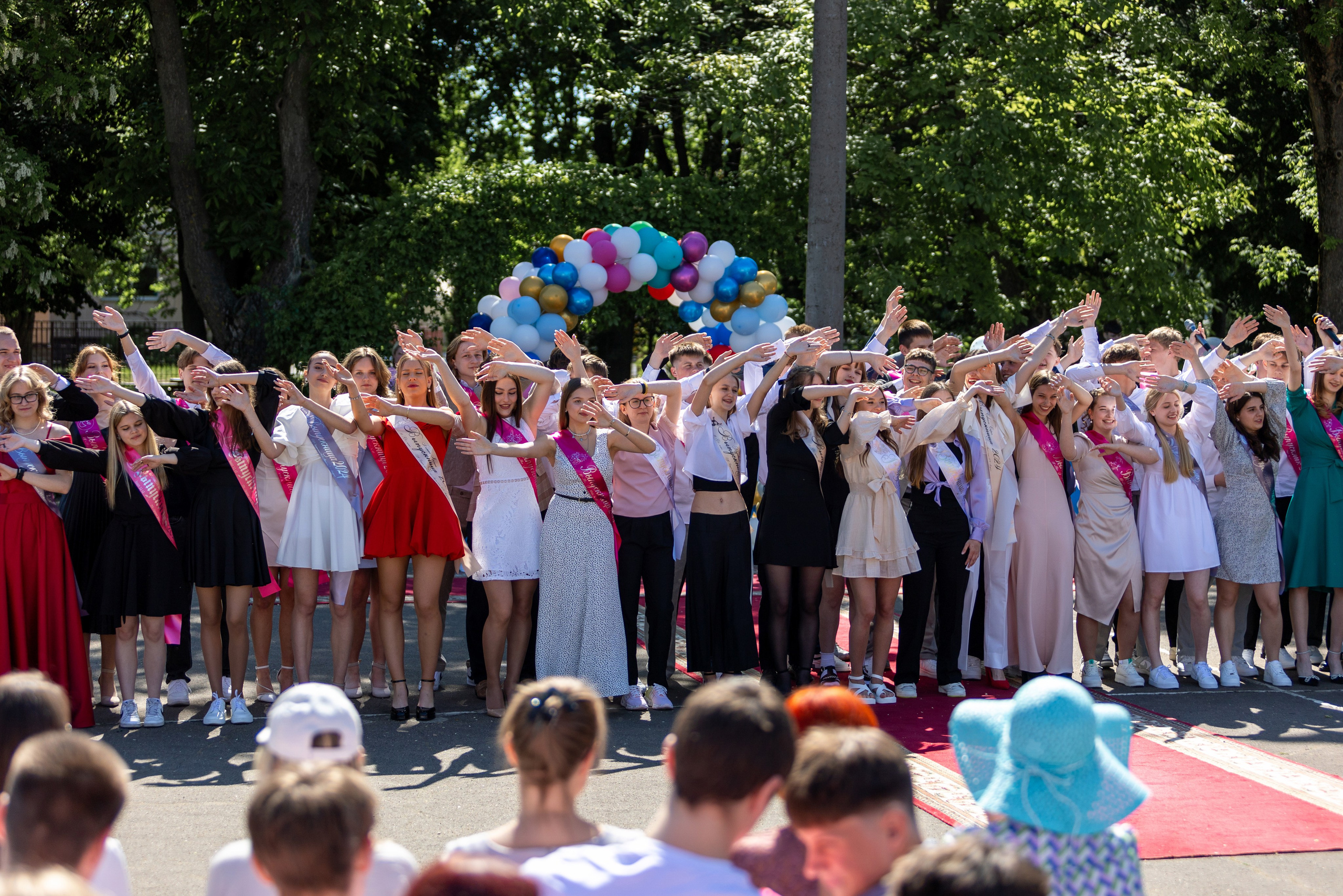 Школа 47. Последний звонок. Профессиональный интерьерный и репортажный фотограф Минск и РБ. Максим Орлов