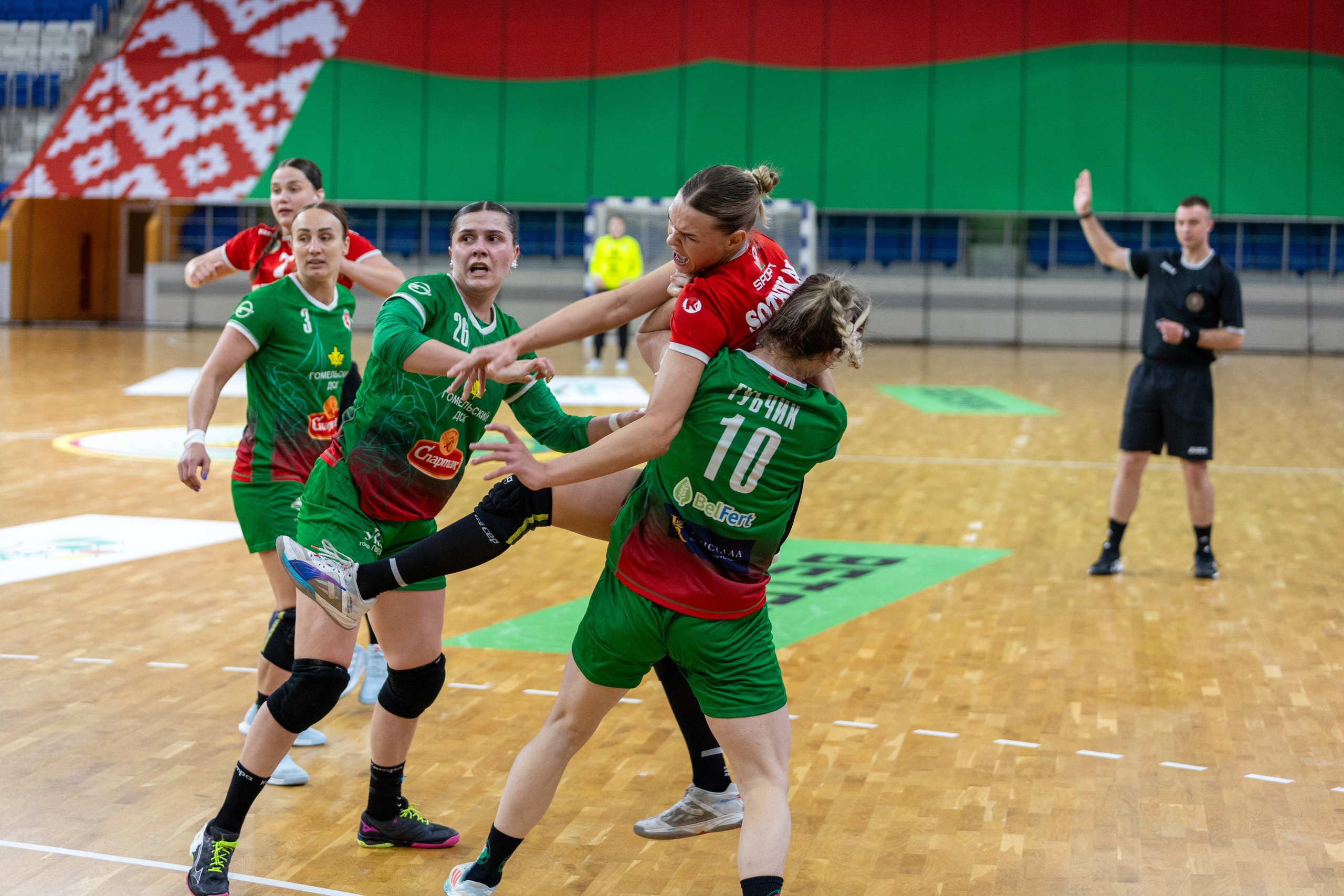 Гандбол. Финал. БНТУ — Гомель. 25.05.2024. Профессиональный интерьерный и репортажный фотограф Минск и РБ. Максим Орлов