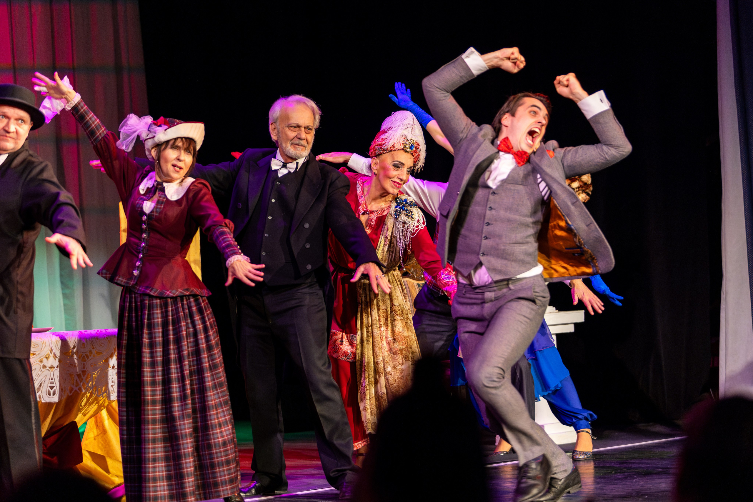 Новый театр «Как важно быть серьезным». Профессиональный интерьерный и репортажный фотограф Минск и РБ. Максим Орлов