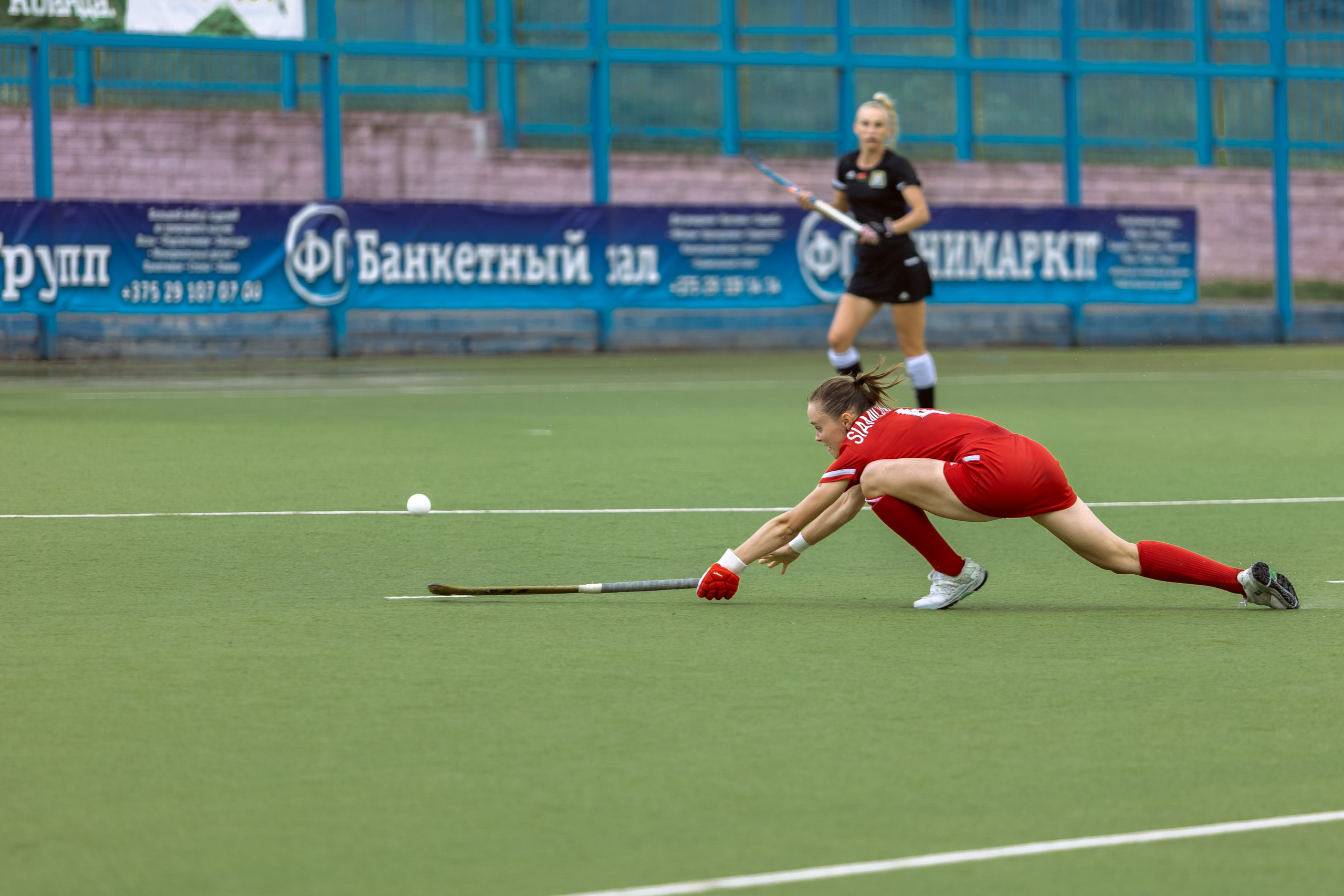 Хоккей на траве. Девушки. Минск — Виктория. 16.06.2024. Профессиональный интерьерный и репортажный фотограф Минск и РБ. Максим Орлов