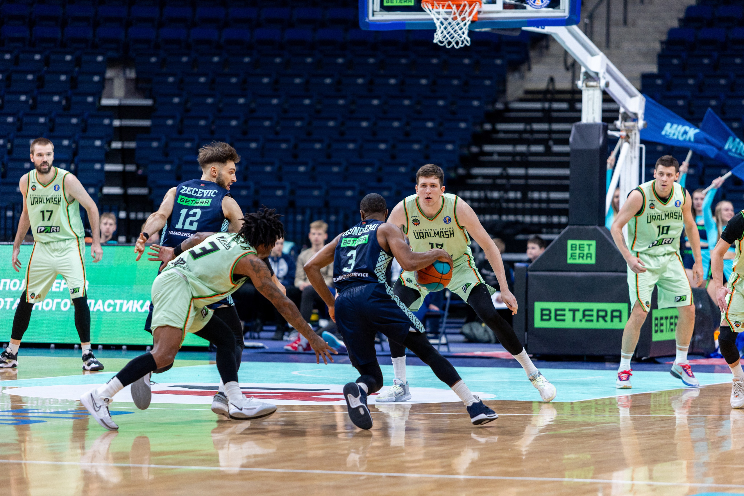 Баскетбол. Лучшие кадры. Минск — Уралмаш 13.02.2024. Профессиональный интерьерный и репортажный фотограф Минск и РБ. Максим Орлов