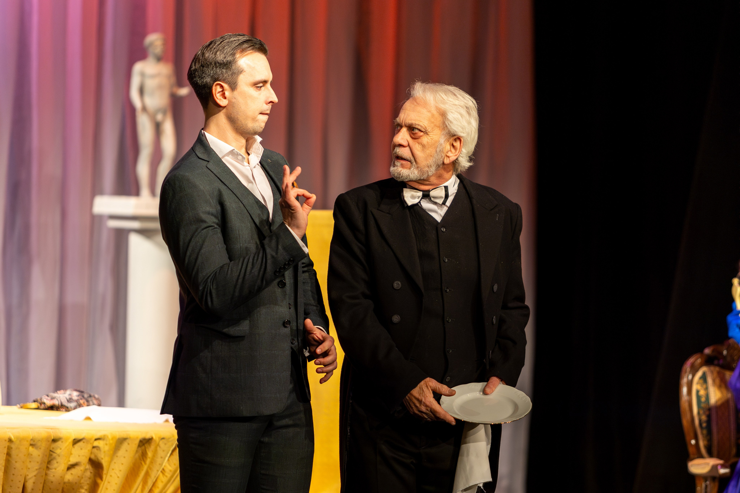 Новый театр «Как важно быть серьезным». Профессиональный интерьерный и репортажный фотограф Минск и РБ. Максим Орлов