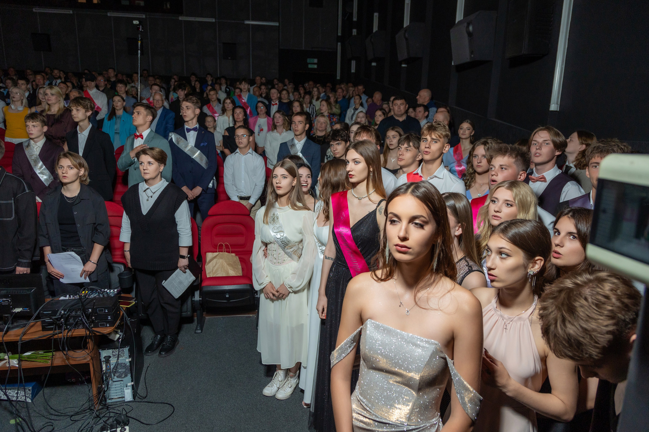 Вручение дипломов. 47 школа. Профессиональный интерьерный и репортажный фотограф Минск и РБ. Максим Орлов