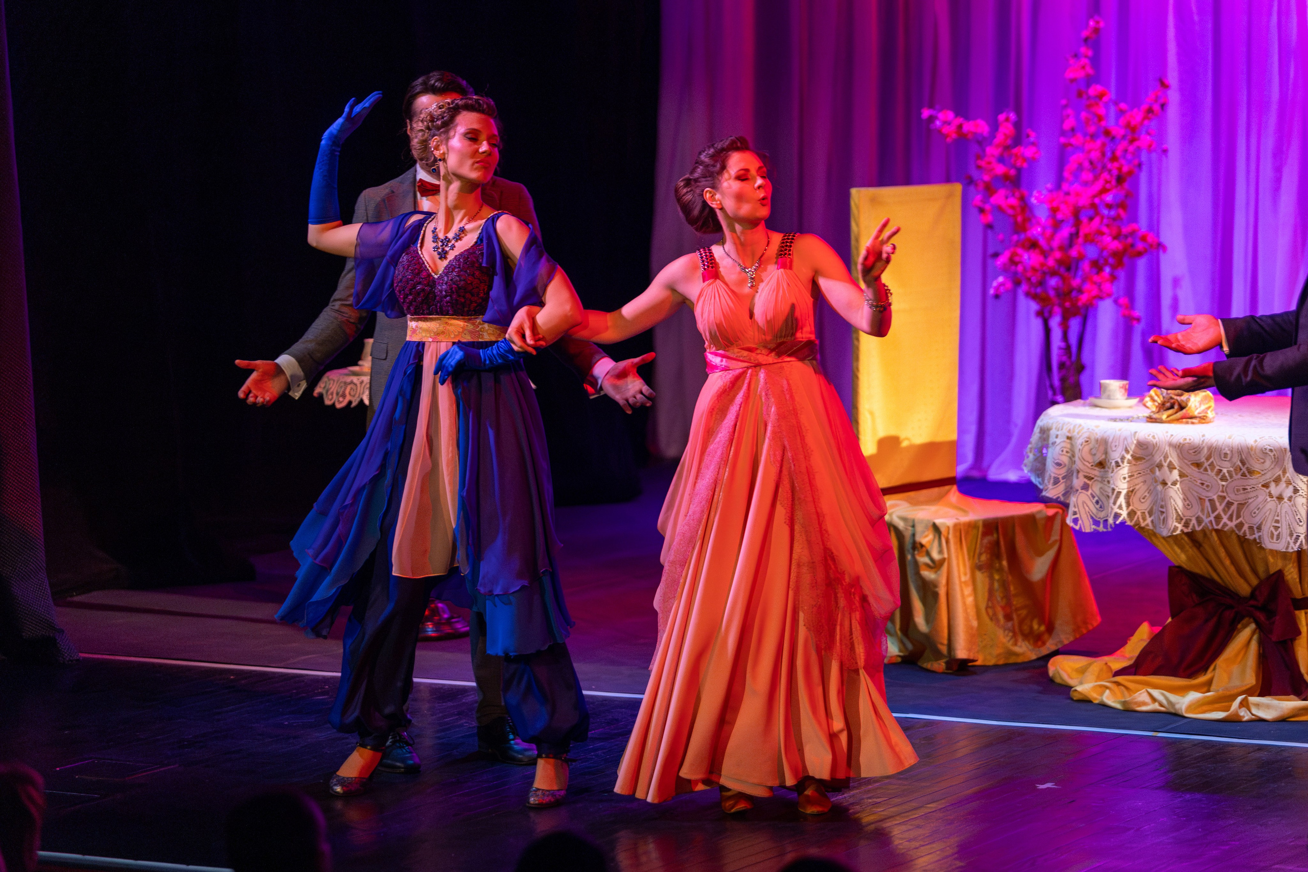 Новый театр «Как важно быть серьезным». Профессиональный интерьерный и репортажный фотограф Минск и РБ. Максим Орлов