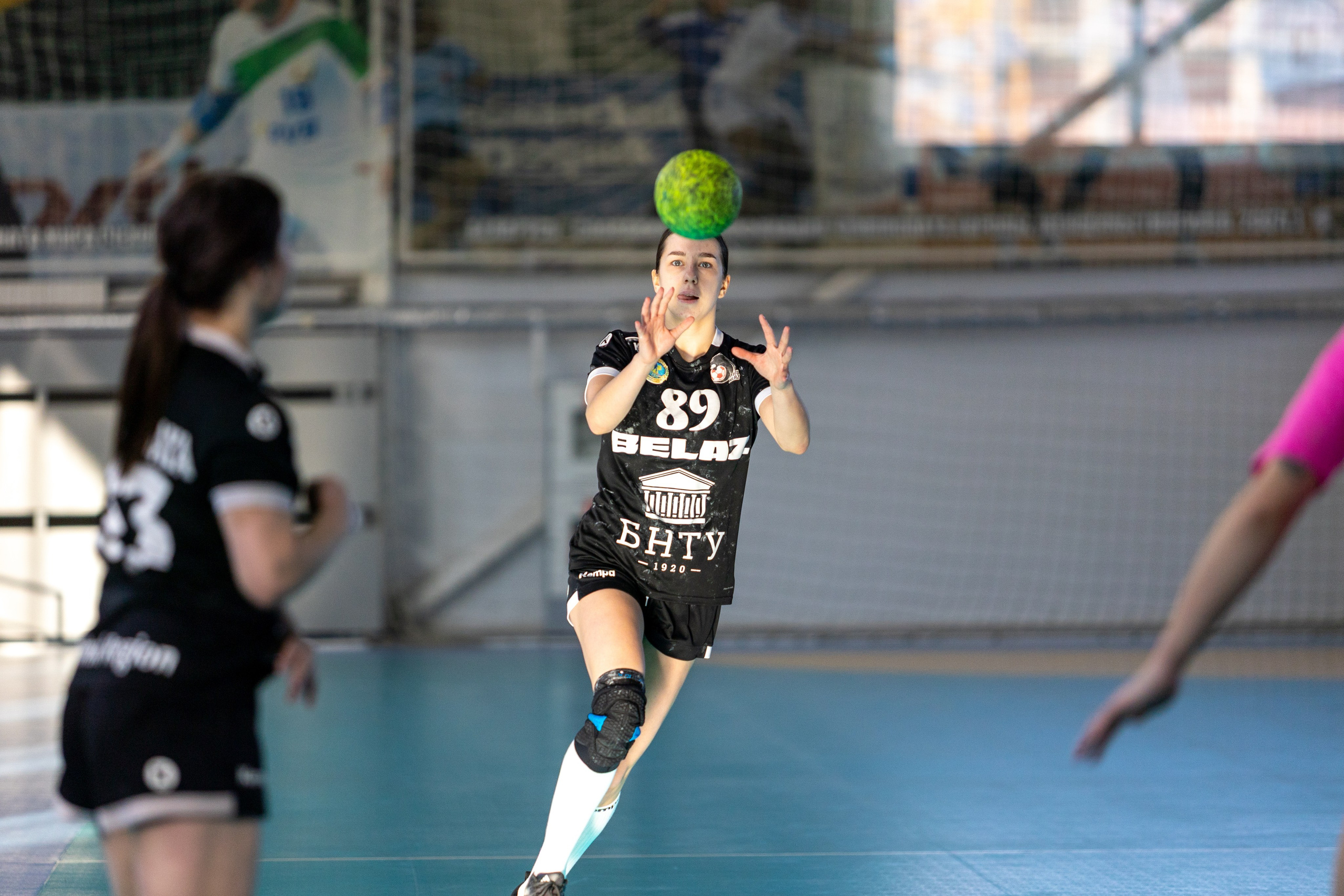 Женский гандбол. Лучшие кадры. БНТУ — Звезда. 08.02.2025. Профессиональный интерьерный и репортажный фотограф Минск и РБ. Максим Орлов