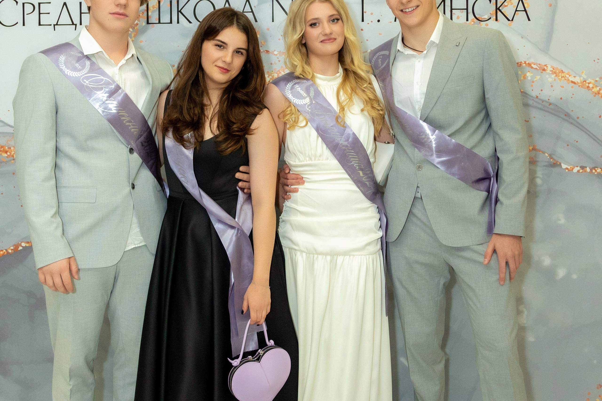 Вручение дипломов. 47 школа. Профессиональный интерьерный и репортажный фотограф Минск и РБ. Максим Орлов