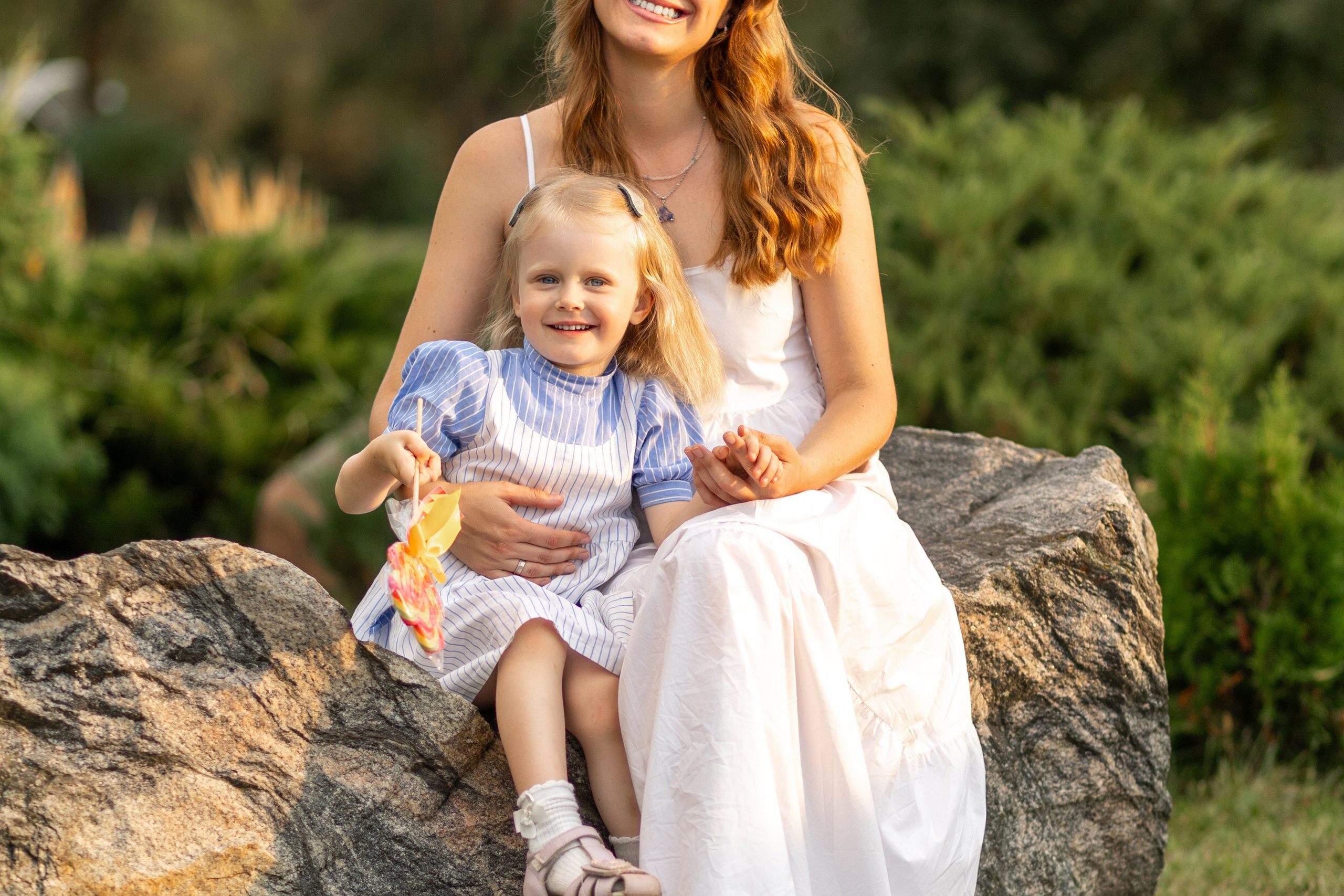 Стеша с мамой. Профессиональный интерьерный и репортажный фотограф Минск и РБ. Максим Орлов