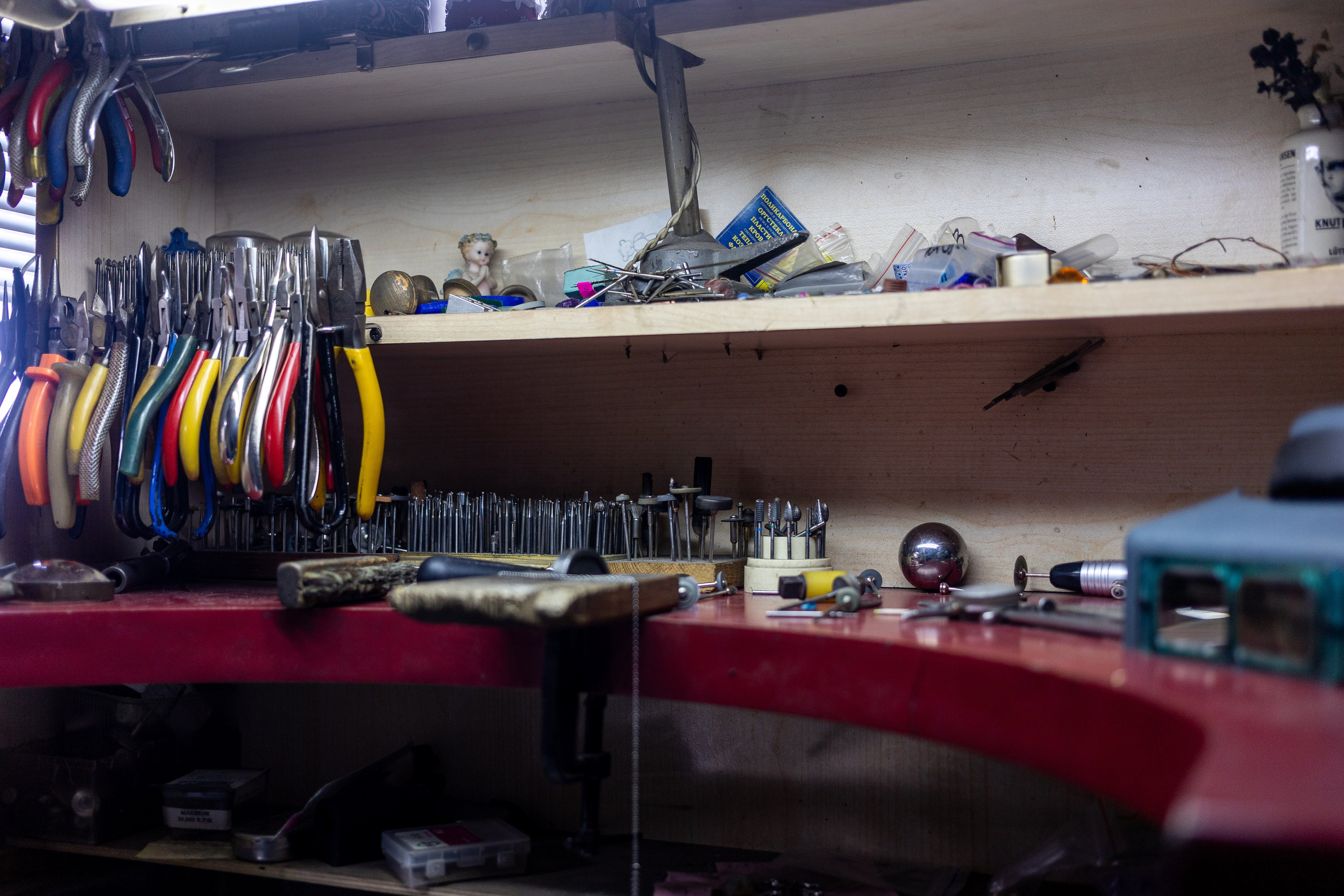 В ювелирной мастерской Артура Николаевича. Профессиональный интерьерный и репортажный фотограф Минск и РБ. Максим Орлов