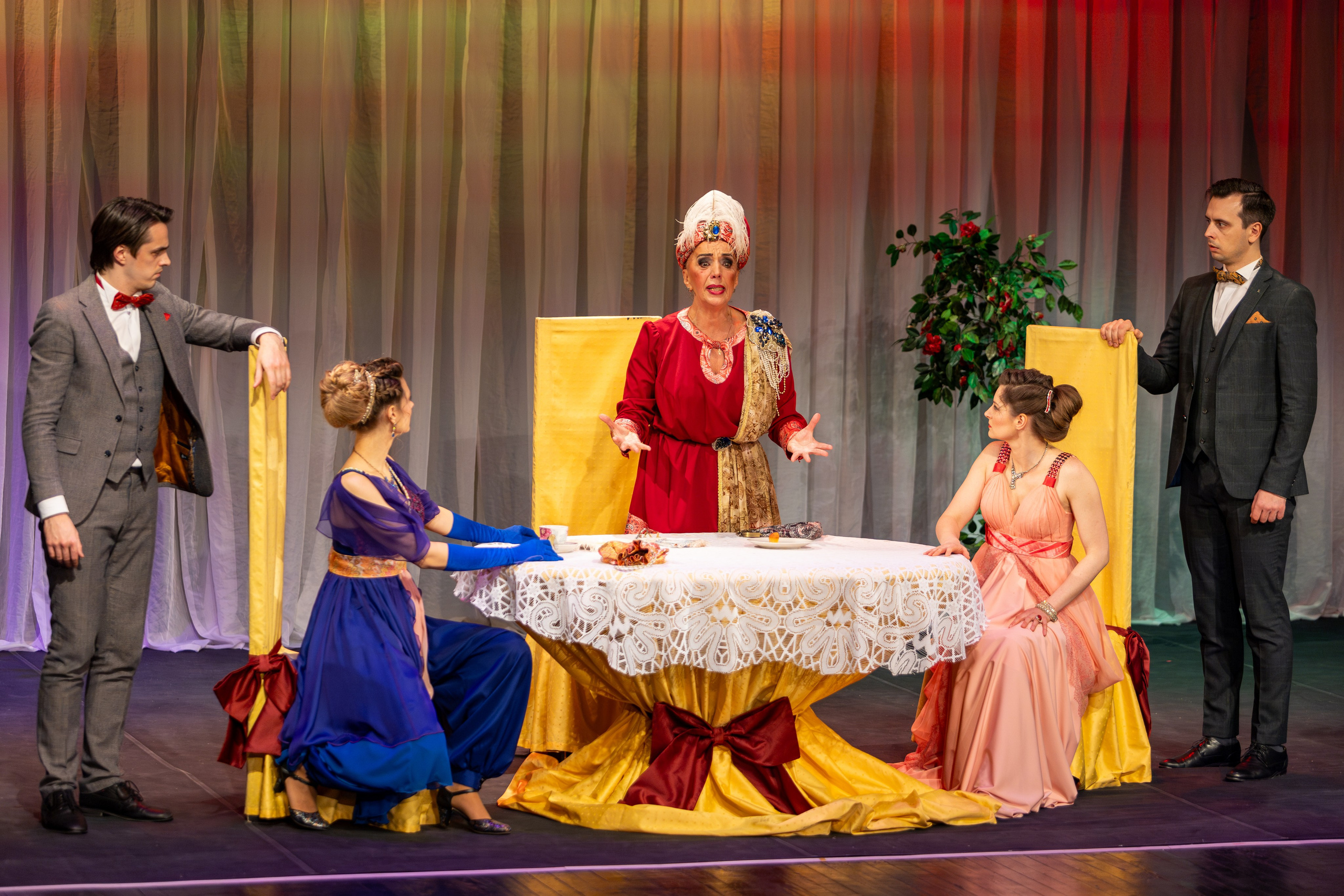 Новый театр «Как важно быть серьезным». Профессиональный интерьерный и репортажный фотограф Минск и РБ. Максим Орлов