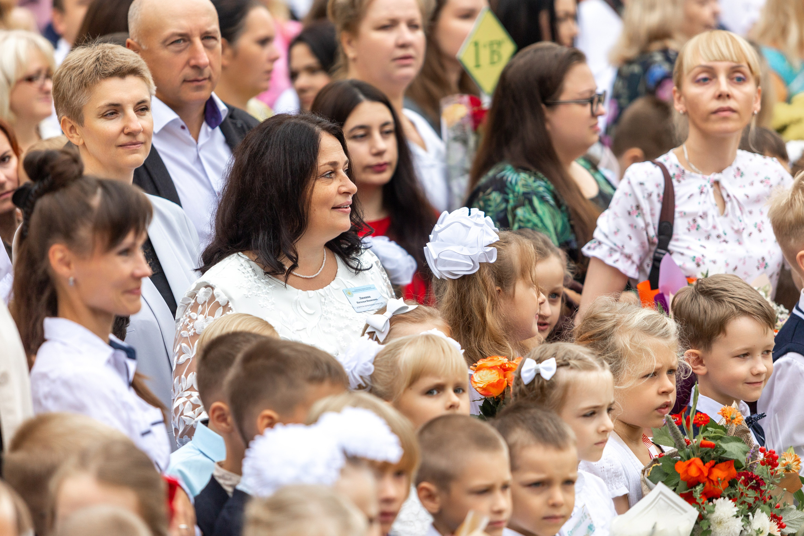 Линейка 1-го сентября. Профессиональный интерьерный и репортажный фотограф Минск и РБ. Максим Орлов